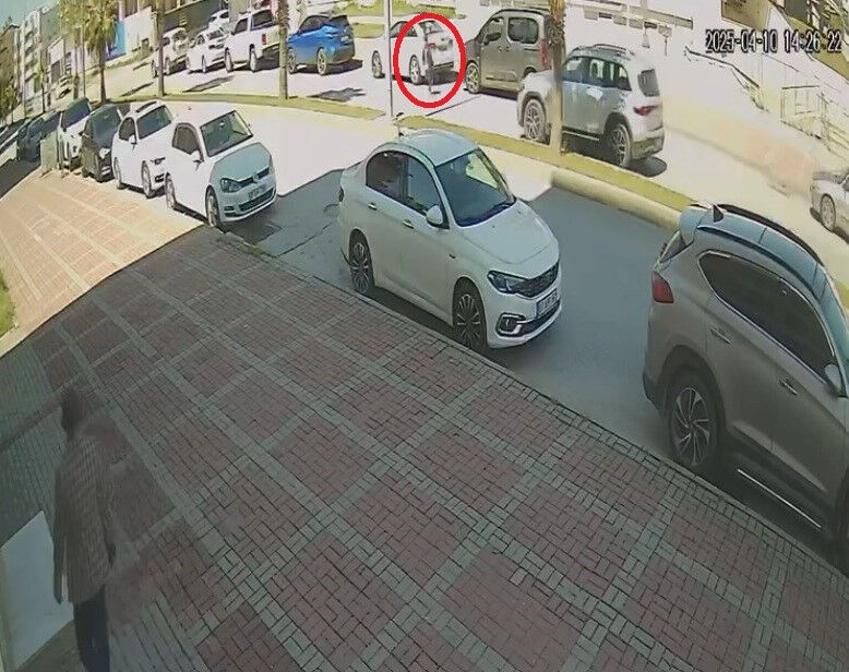 Antalya’da feci kaza! Kaşla göz arasında yola fırlayan çocuğa araba çarptı Antalya’da feci kaza! Kaşla göz arasında yola fırlayan çocuğa araba çarptı - 2. Resim