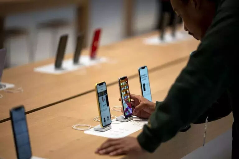 Apple zam gelecek mi? ABD ek vergi uygulaması sonrası iPhone fiyatları merak ediliyor Apple zam gelecek mi? ABD ek vergi uygulaması sonrası iPhone fiyatları merak ediliyor - 1. Resim