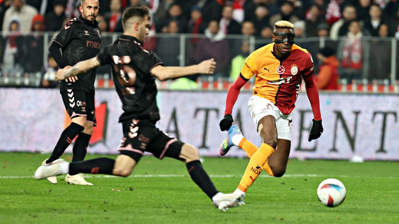 Aslan ter attı! Galatasaray zor geçmesi beklenen deplasmandan çok rahat çıktı Galatasaray, Samsun'da rahat kazanıyor! Aslan, kritik haftayı atlattı