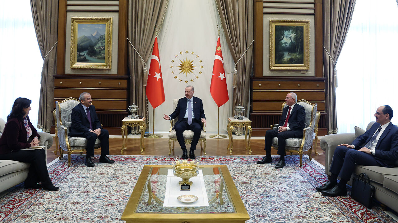 Cumhurbaşkanı Erdoğan-DEM görüşmesinde neler konuşuldu? Bu tarih aralığına dikkat Cumhurbaşkanı Erdoğan-DEM görüşmesinde neler konuşuldu? Bu tarih aralığına dikkat - 1. Resim