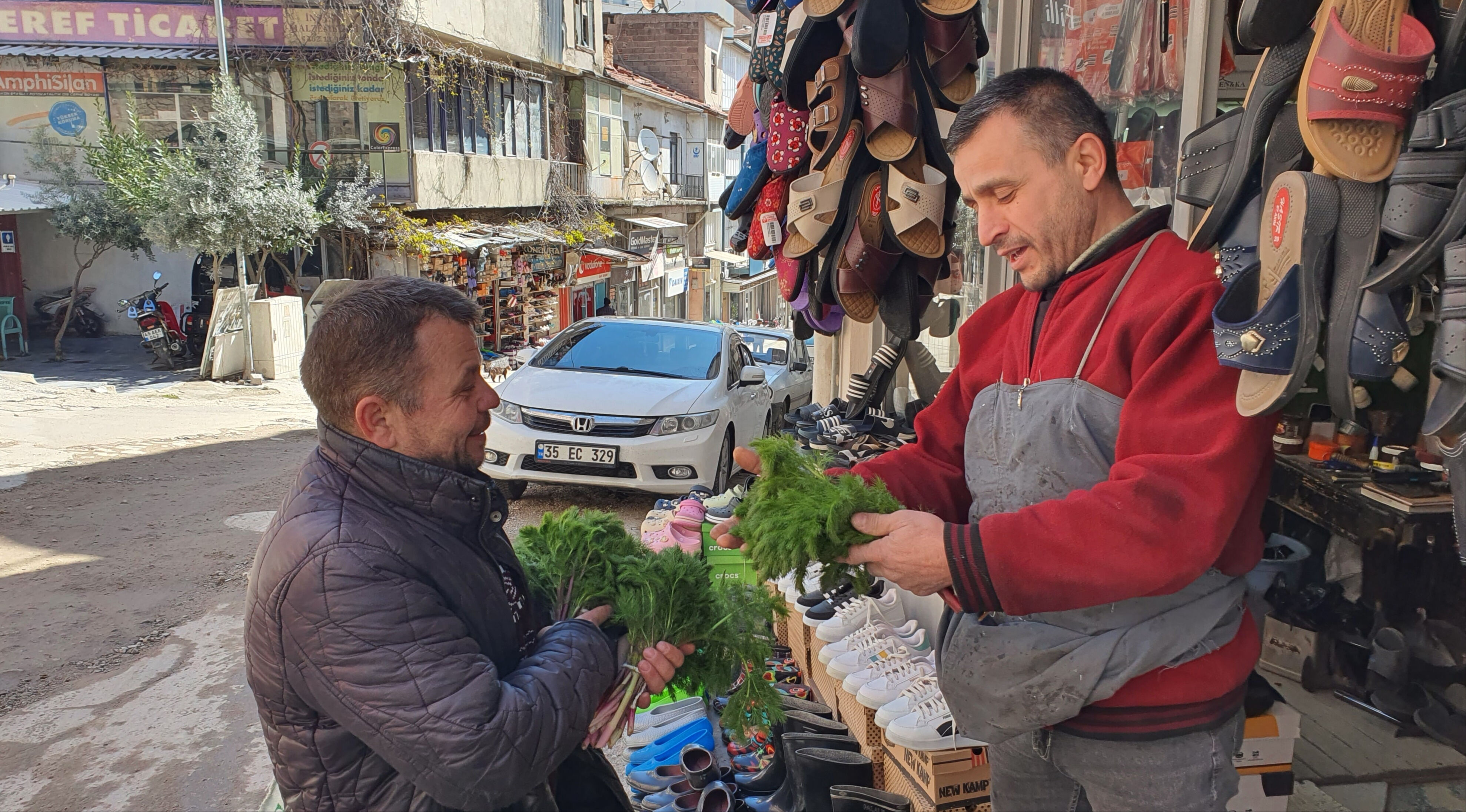 Doğada kendiliğinden yetişiyor! Mide ve sindirim rahatsızlığına bire bir! Bağı 30 lira Doğada kendiliğinden yetişiyor! Mide ve sindirim rahatsızlığına bire bir! Bağı 30 lira - 1. Resim