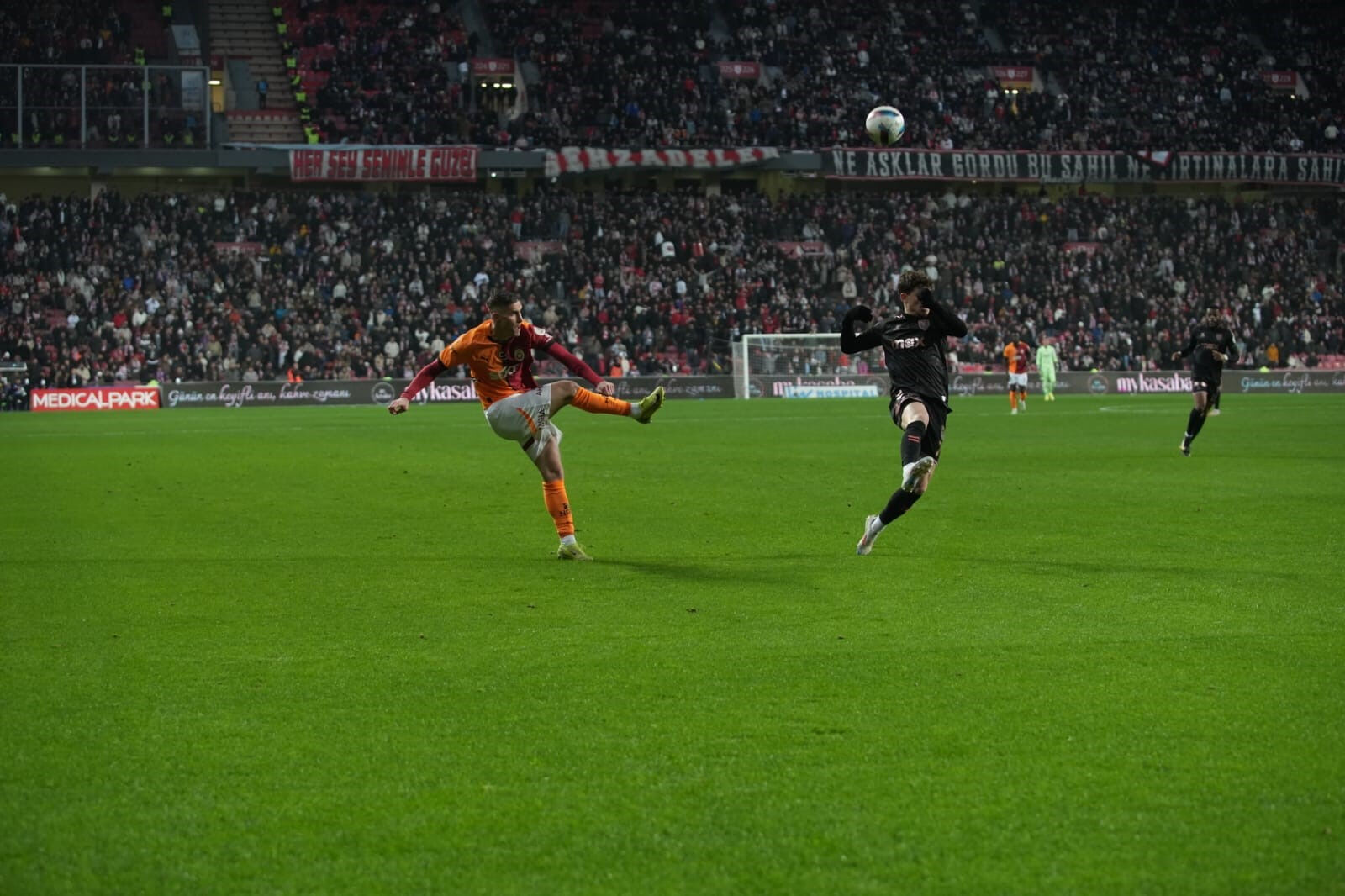 Galatasaray, Samsun'da rahat kazandı! Aslan, kritik haftayı atlattı CANLI ANLATIM | Samsunspor - Galatasaray - 1. Resim