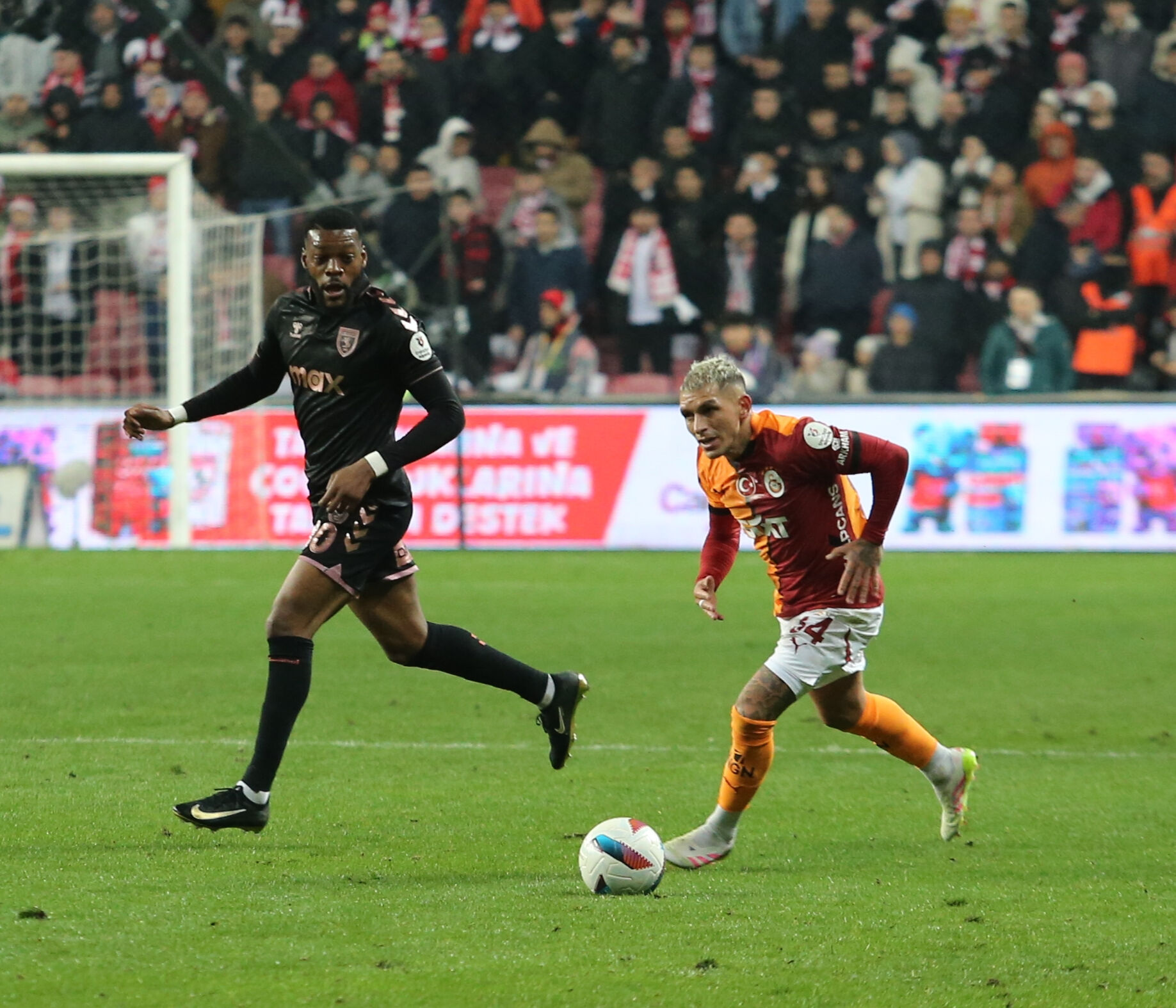 Galatasaray, Samsun'da rahat kazandı! Aslan, kritik haftayı atlattı CANLI ANLATIM | Samsunspor - Galatasaray - 1. Resim