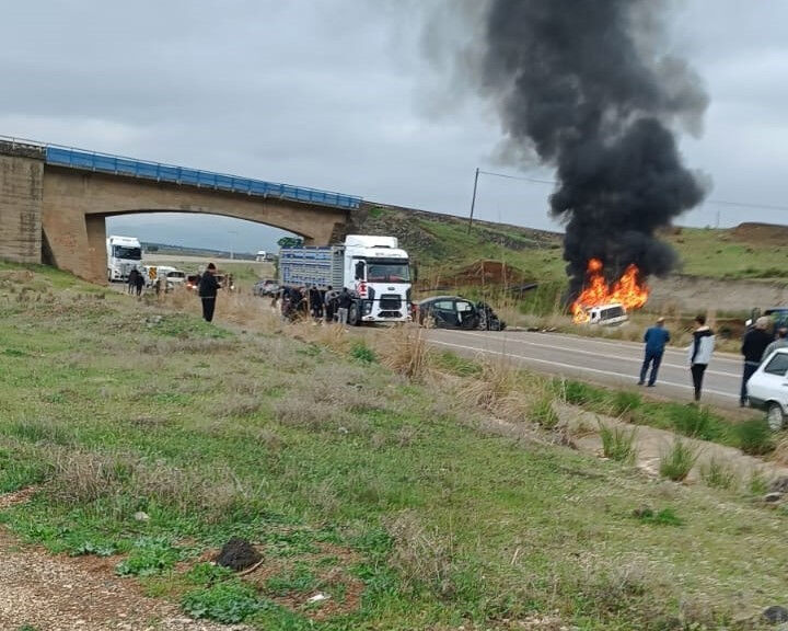 Gaziantep'te kaza! İki araç çarpıştı, ölü ve yaralılar var Gaziantep'te kaza! İki araç çarpıştı, ölü ve yaralılar var - 2. Resim