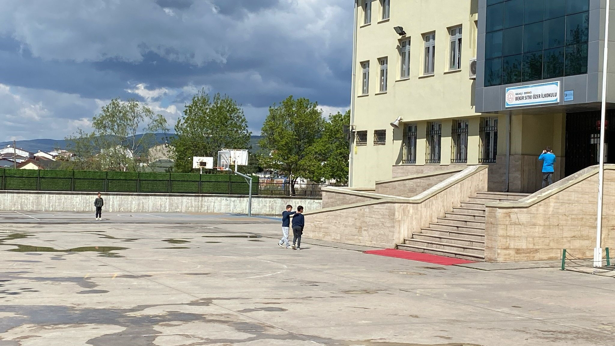 İrem'in ölümüyle başlayan korku zinciri! Veliler panikte, okul sıraları boş kaldı - 1. Resim