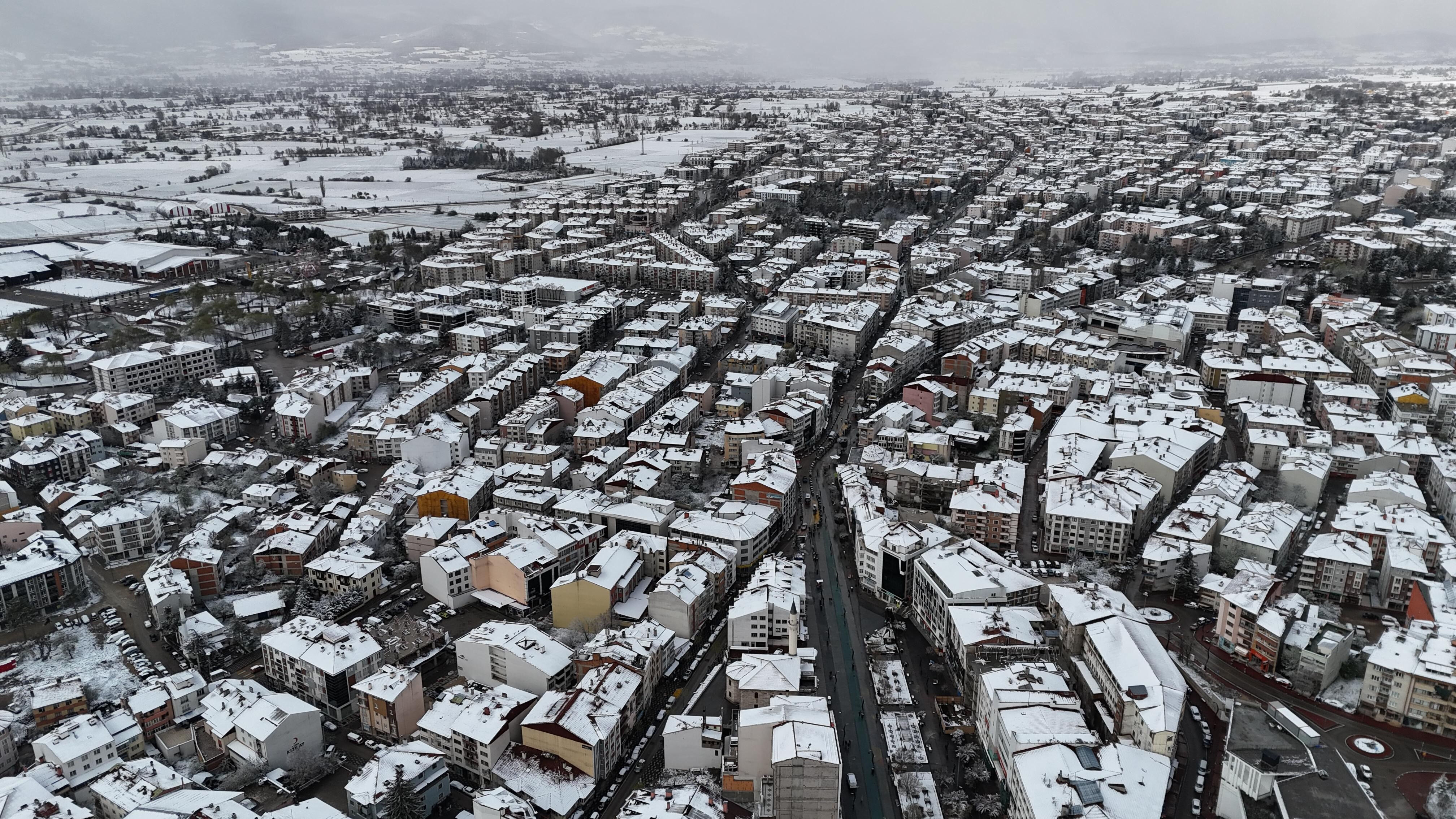 İstanbul'da nisan ayında kar s&uuml;rprizi! İşte yurttan beyaz manzaralar - 4. Resim