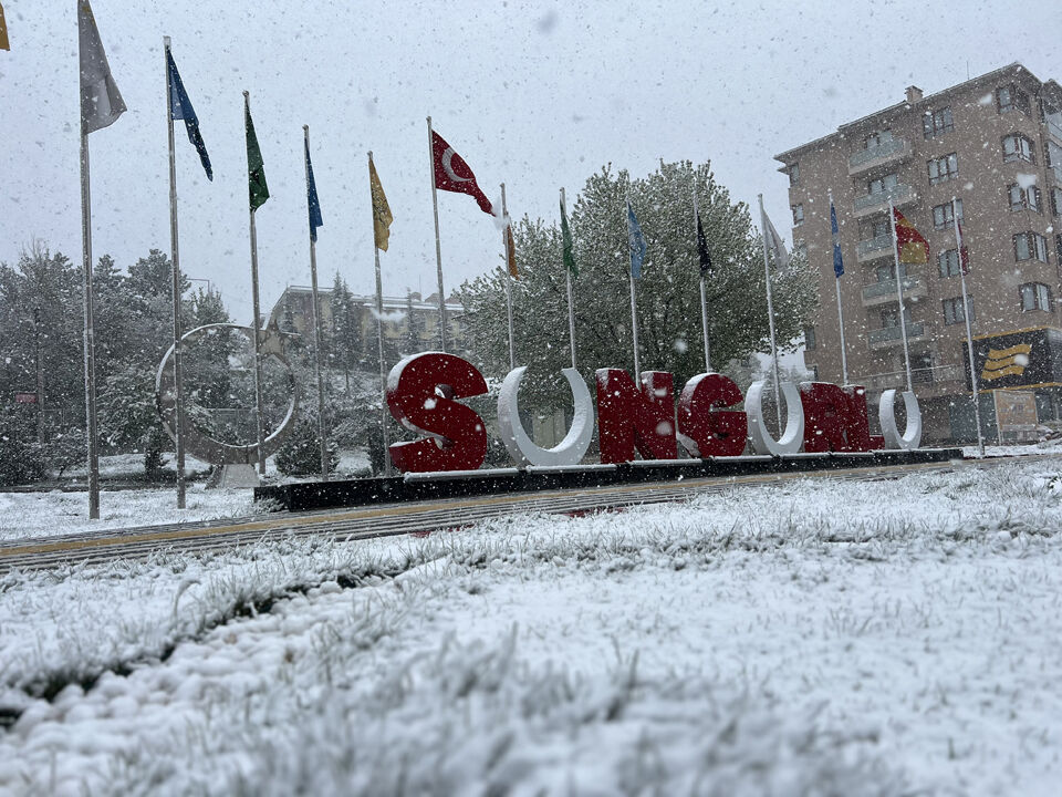 İstanbul'da nisan ayında kar s&uuml;rprizi! İşte yurttan beyaz manzaralar - 6. Resim