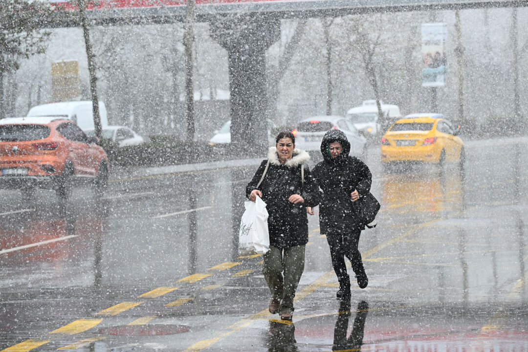 İstanbul'da nisan ayında kar s&uuml;rprizi! İşte yurttan beyaz manzaralar - 11. Resim