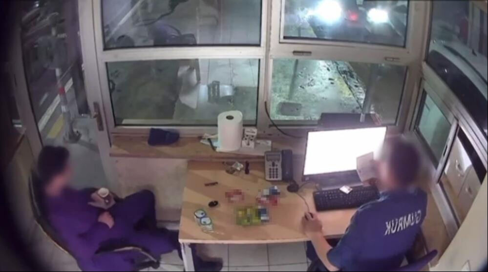 Kapıkule'de rüşvetçilere operasyon! 38 gümrük muhafaza memuru adliyeye sevk edildi Kapıkule'de rüşvetçilere operasyon! 38 gümrük muhafaza memuru adliyeye sevk edildi - 1. Resim