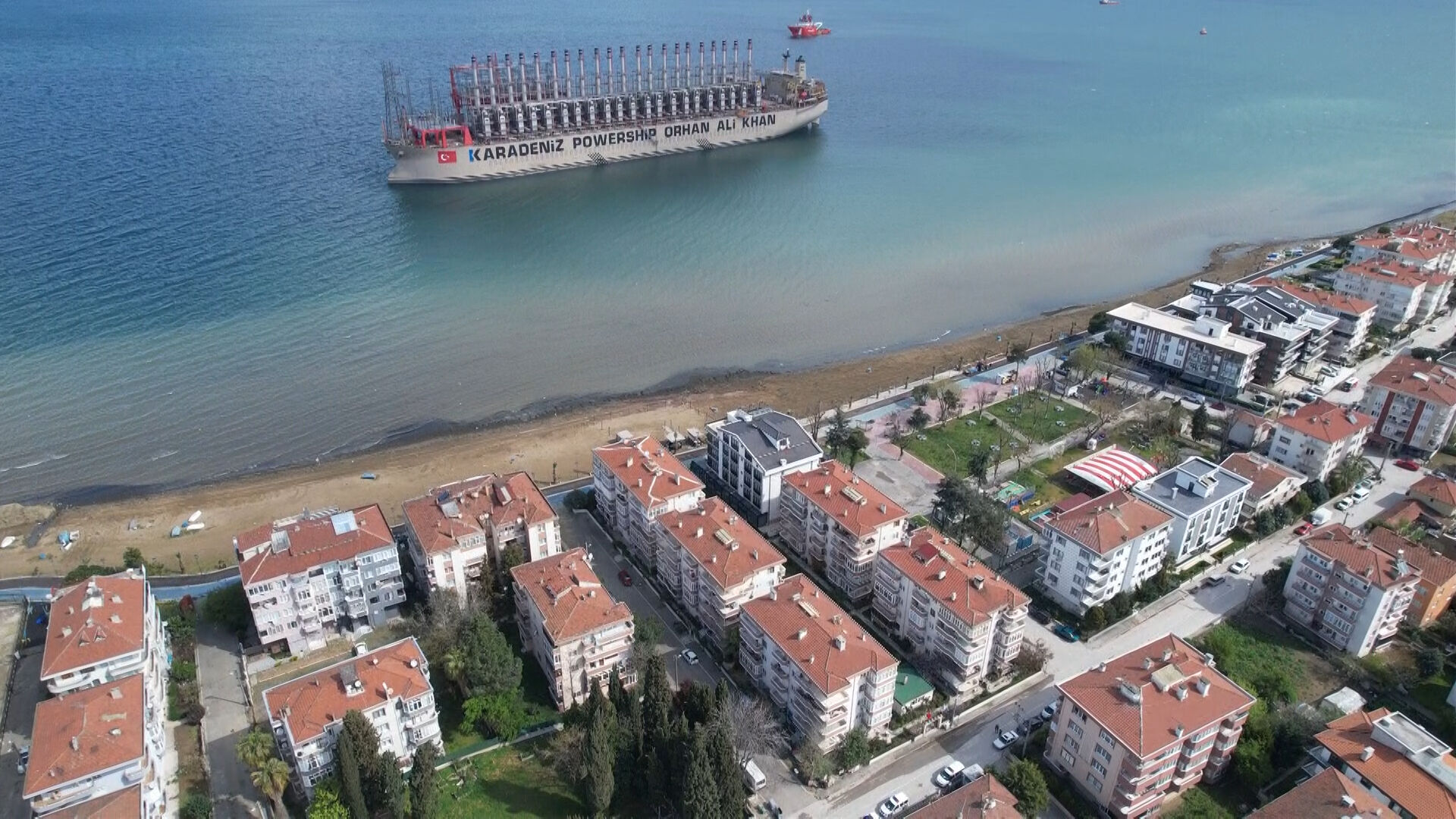 Marmara Denizi'nde korku dolu anlar! 289 metrelik gemi karaya oturdu Marmara Denizi'nde korku dolu anlar! 289 metrelik gemi karaya oturdu - 1. Resim