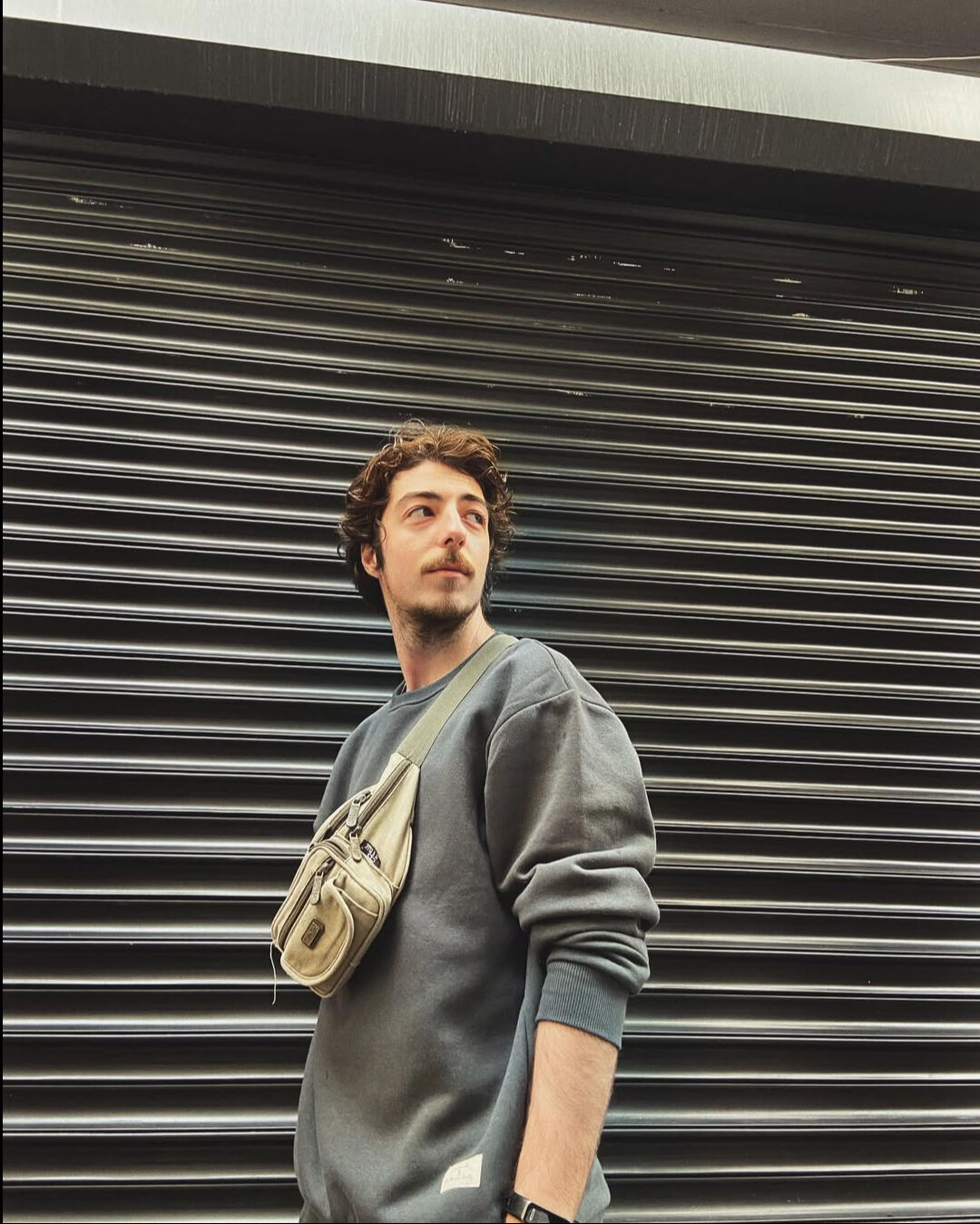 Mekin Sezer kimdir, kaç yaşında? Muhabir dizisi başrol oyuncusu oldu - 1. Resim