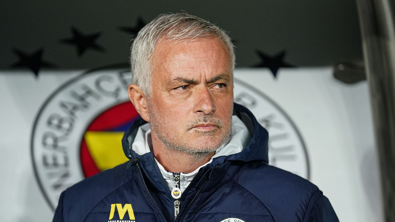 Mourinho'dan Brezilya'ya ret! Fenerbahçe hikayesi devam ediyor Fenerbahçe'de yaprak dökümü başlıyor! Mourinho, 2 ismin biletini kesti - Spor