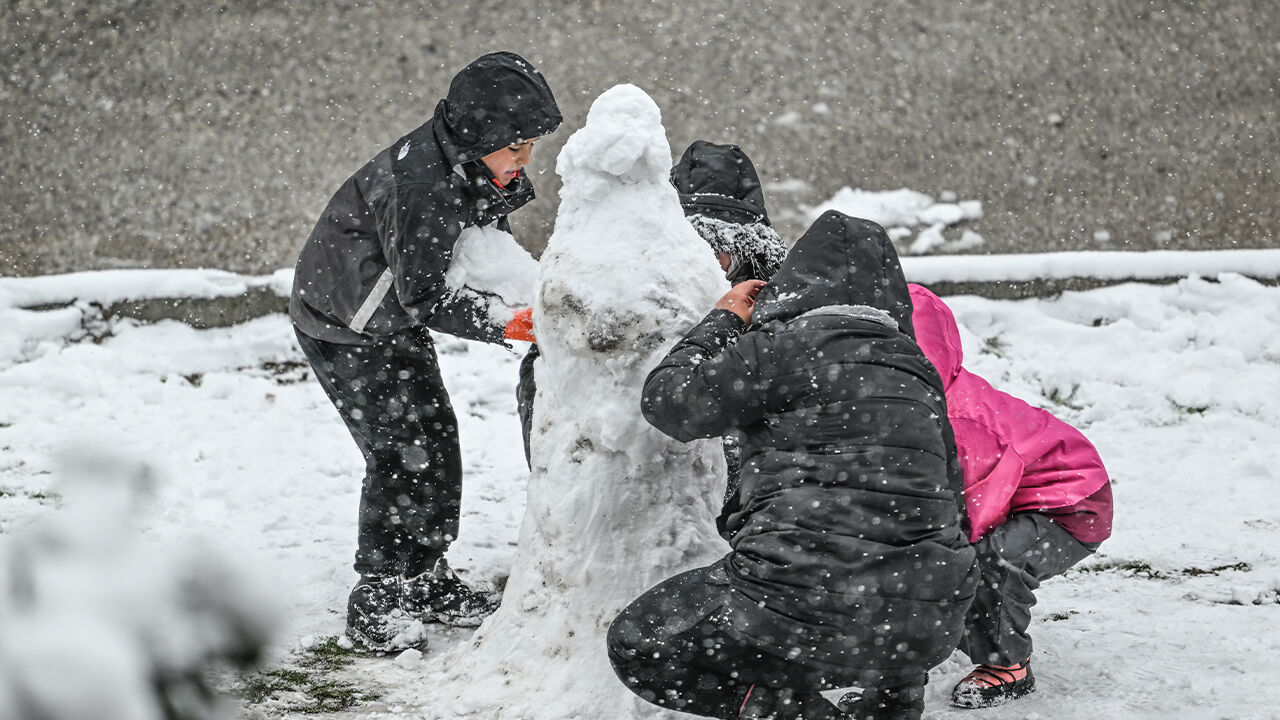 'Nisan karı' bir kentte daha okulları tatil ettirdi! 'Nisan karı' bir kentte daha okulları tatil ettirdi! - 2. Resim
