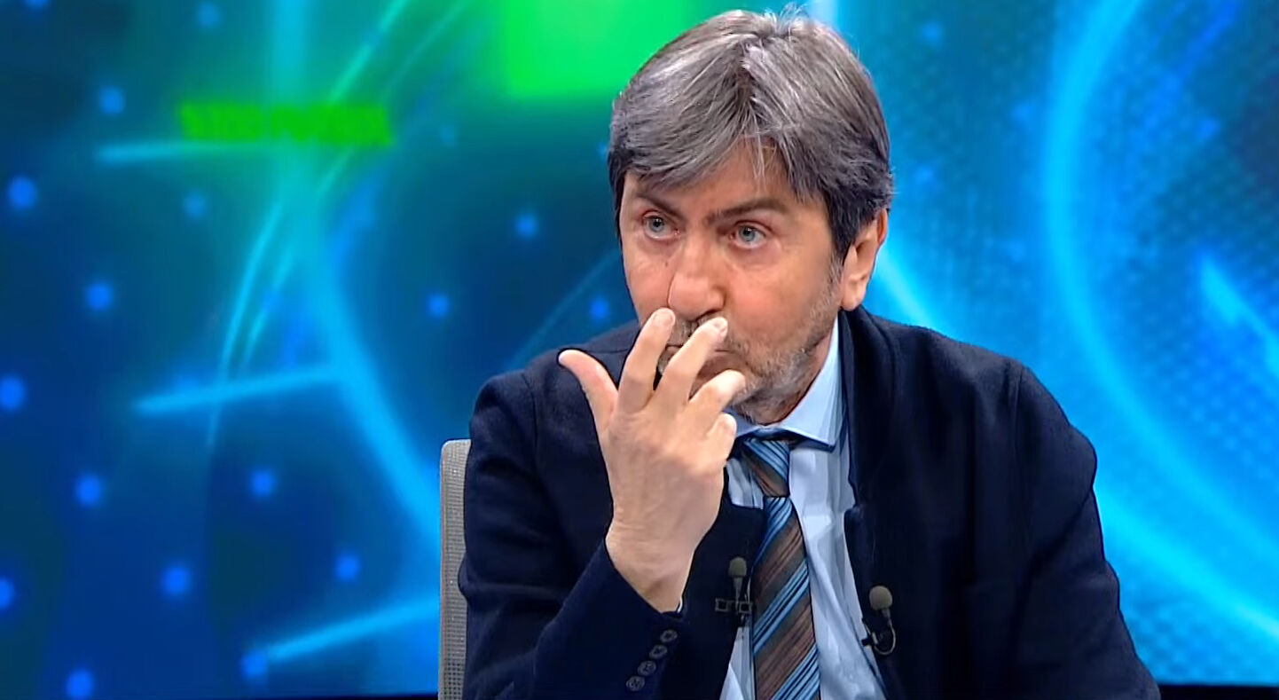 Rıdvan Dilmen, "2 adet Galatasaray var" diyerek galibiyeti yorumladı! Rıdvan Dilmen, "2 adet Galatasaray var" diyerek galibiyeti yorumladı! - 4. Resim