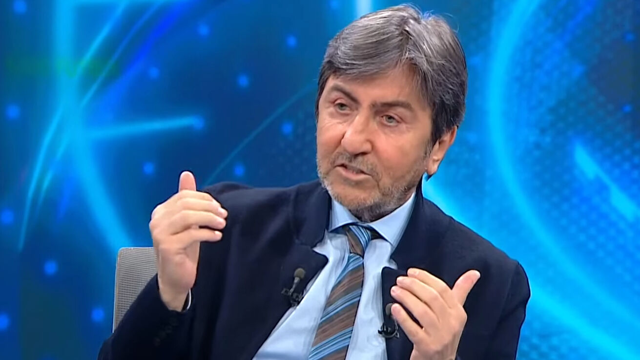 Rıdvan Dilmen, "2 adet Galatasaray var" diyerek galibiyeti yorumladı! Rıdvan Dilmen, "2 adet Galatasaray var" diyerek galibiyeti yorumladı! - 2. Resim
