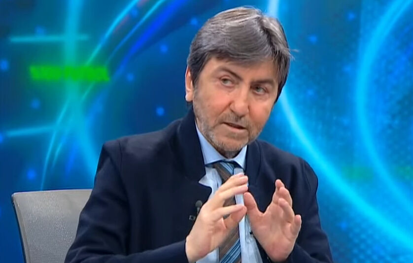 Rıdvan Dilmen, "2 adet Galatasaray var" diyerek galibiyeti yorumladı! Rıdvan Dilmen, "2 adet Galatasaray var" diyerek galibiyeti yorumladı! - 3. Resim