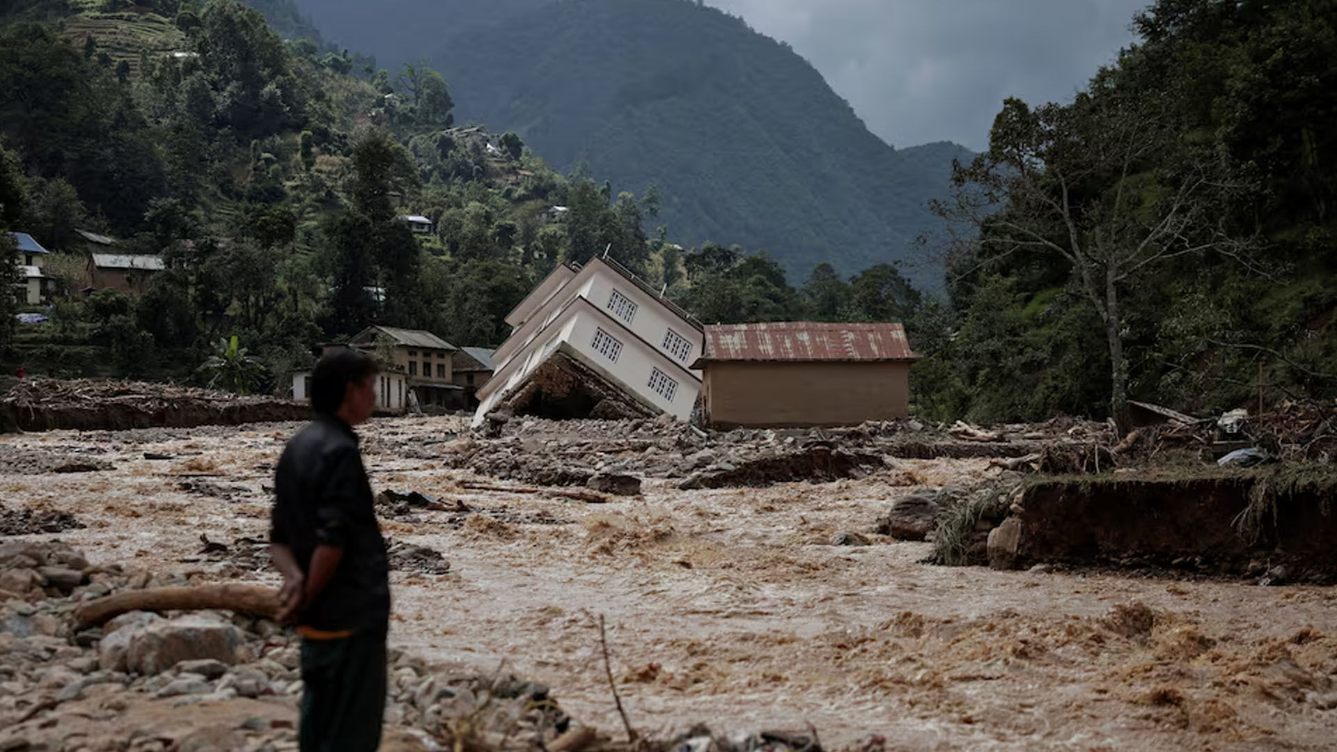 Şiddetli sel Hindistan'ı kasıp kavurdu: Çok sayıda ölü ve kayıp var! - 1. Resim