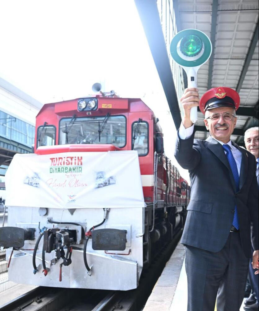 Time Dergisine çıktı, talep yağdı! Bakan müjdeyi vermişti, Diyarbakır Ekspresi ilk seferine çıktı Time Dergisine çıktı, talep yağdı! Bakan müjdeyi vermişti, Diyarbakır Ekspresi ilk seferine çıktı - 1. Resim