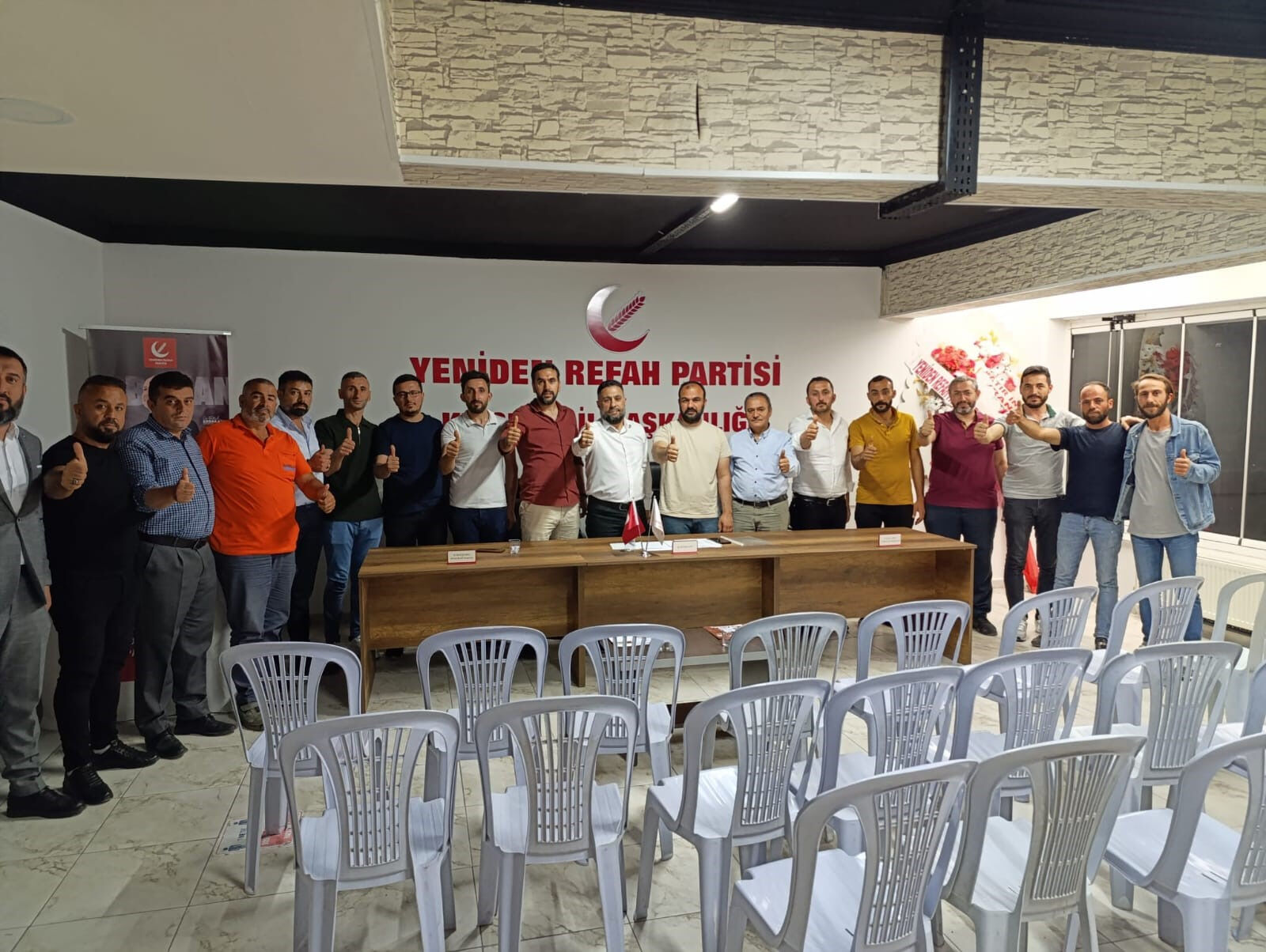 Yeniden Refah Partisi'nde toplu istifa! 80 kişi birden görevi bıraktı Yeniden Refah Partisi'nde toplu istifa! 80 kişi birden görevi bıraktı - 1. Resim