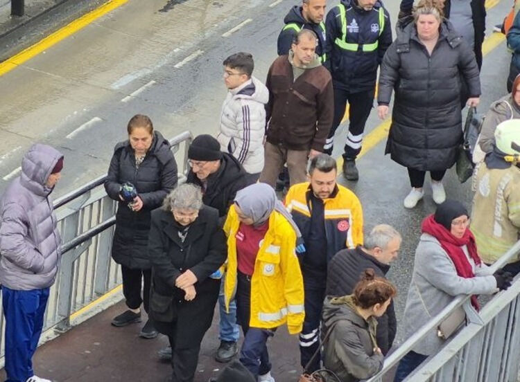Avcılar metrobüs kazası son dakika! Avcılar metrobüs kazasında kaç kişi yaralandı? Avcılar metrobüs kazasında kaç kişi yaralandı? Avcılar metrobüs kazası son dakika - 1. Resim