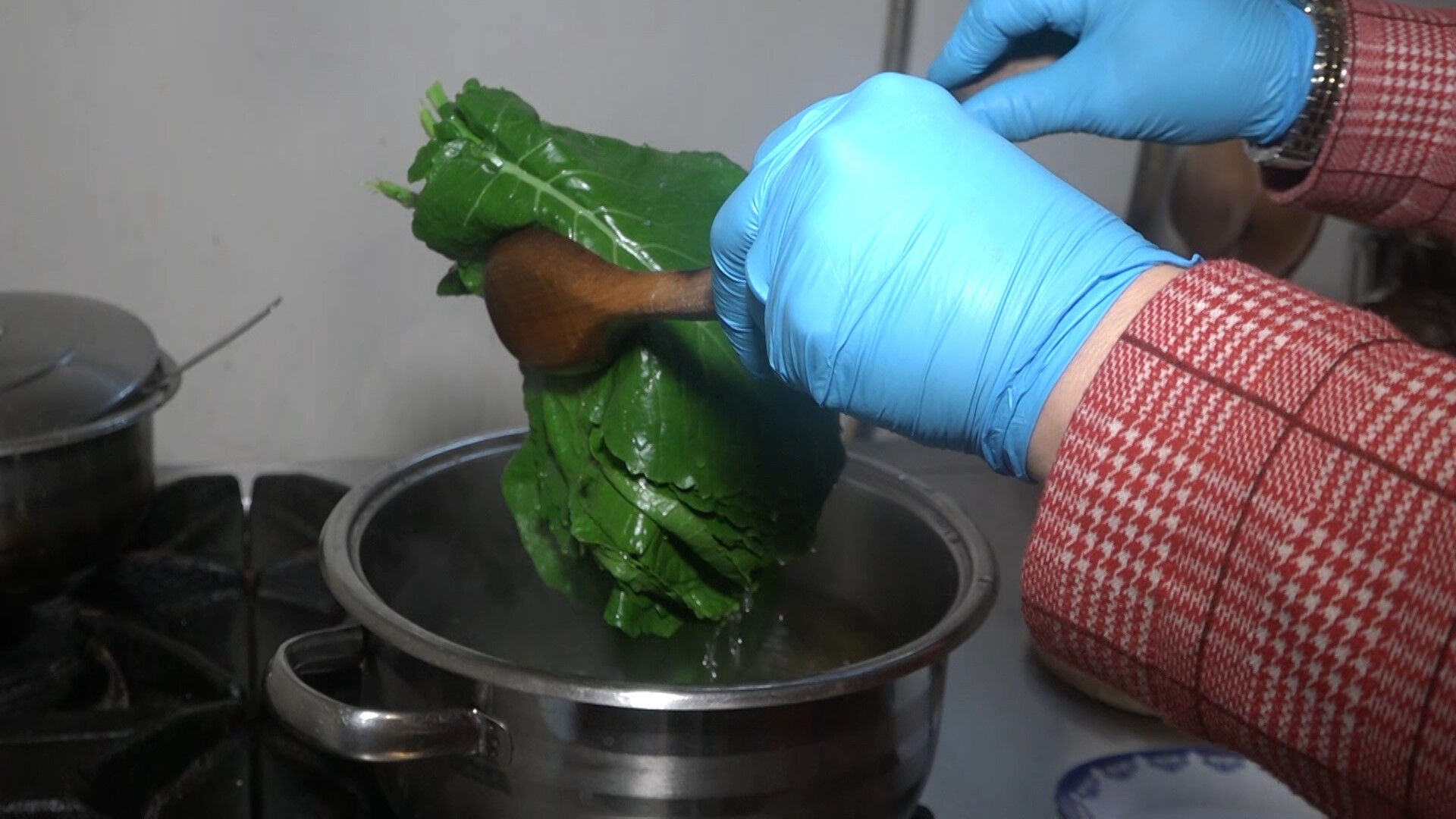 Coğrafi işaret alan lezzeti ustası tarif etti! Etli karalahana sarmasını yiyenler unutamıyor - 1. Resim