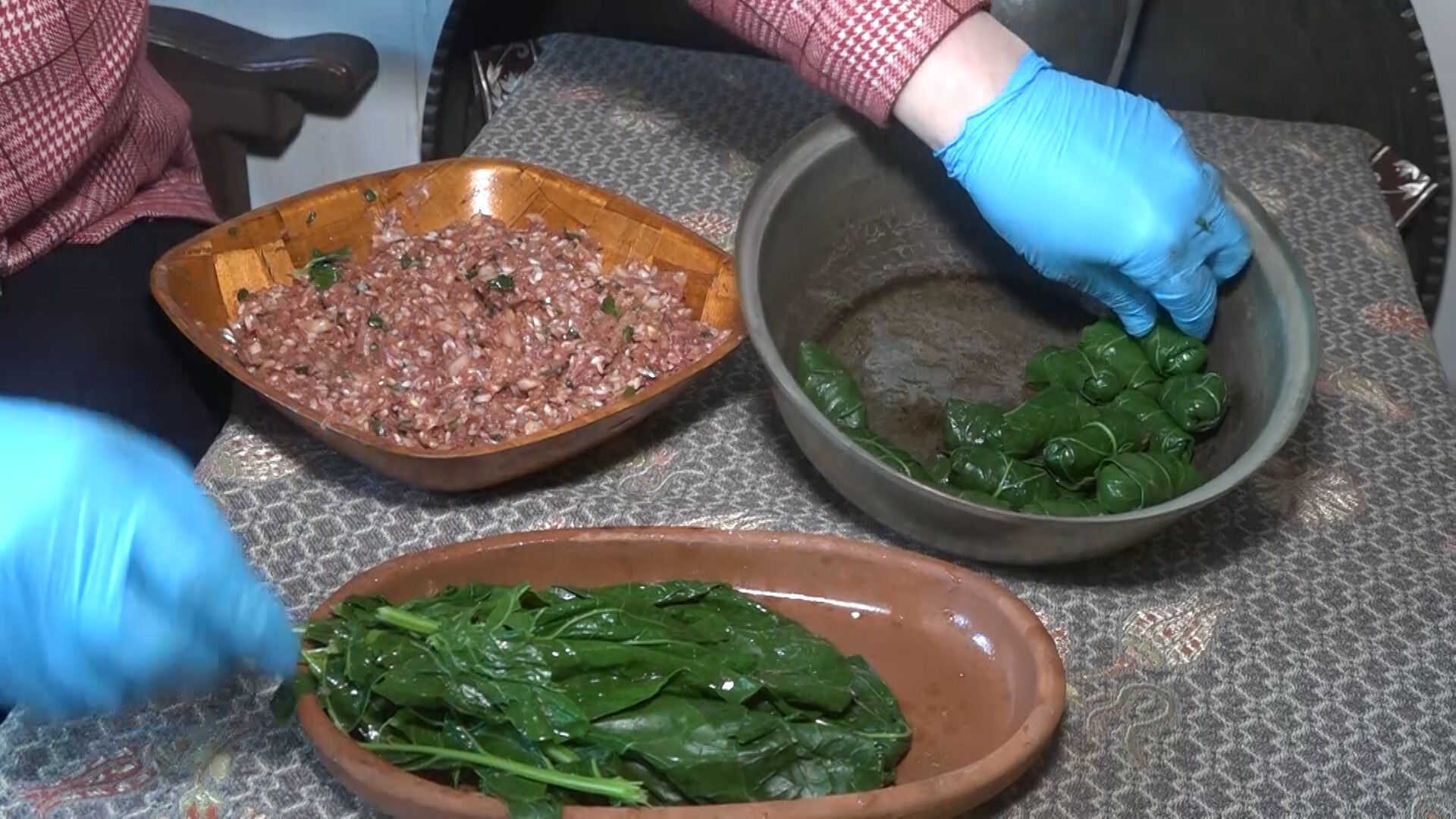 Coğrafi işaret alan lezzeti ustası tarif etti! Etli karalahana sarmasını yiyenler unutamıyor - 3. Resim