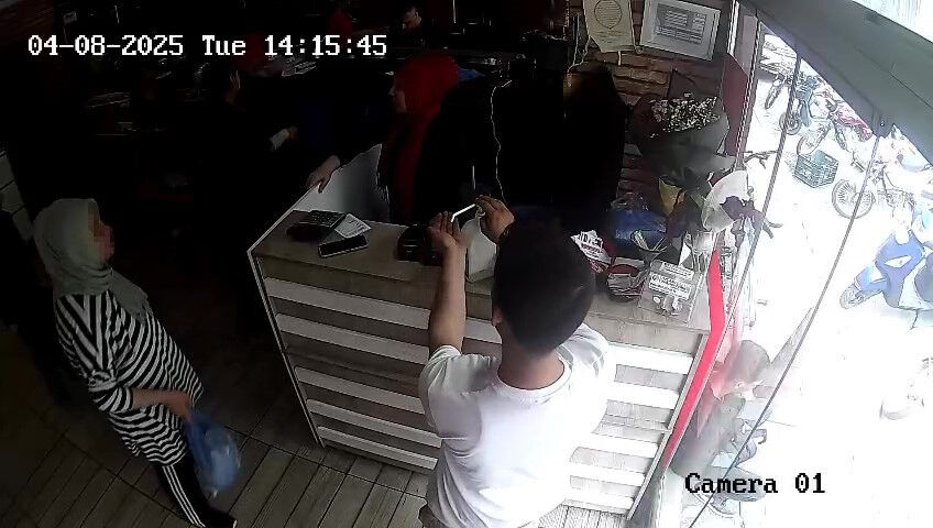 İyi niyeti suistimal etti, hesabı ödemeyip sırra kadem bastı! Verdiği numarada telefonu açan ise... İyi niyeti suistimal etti, hesabı ödemeyip sırra kadem bastı! Verdiği numarada telefonu açan ise... - 3. Resim