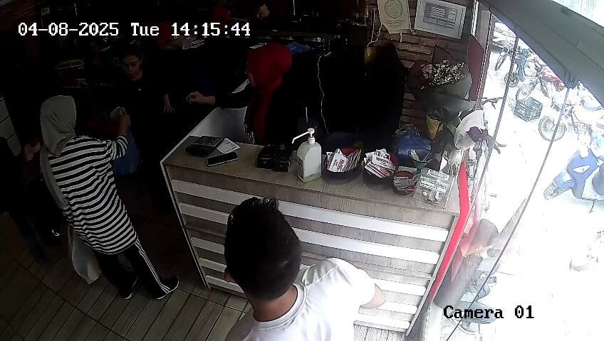 İyi niyeti suistimal etti, hesabı ödemeyip sırra kadem bastı! Verdiği numarada telefonu açan ise... İyi niyeti suistimal etti, hesabı ödemeyip sırra kadem bastı! Verdiği numarada telefonu açan ise... - 1. Resim