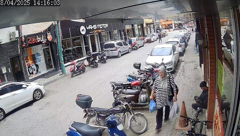 İyi niyeti suistimal etti, hesabı ödemeyip sırra kadem bastı! Verdiği numarada telefonu açan ise... İyi niyeti suistimal etti, hesabı ödemeyip sırra kadem bastı! Verdiği numarada telefonu açan ise... - 2. Resim