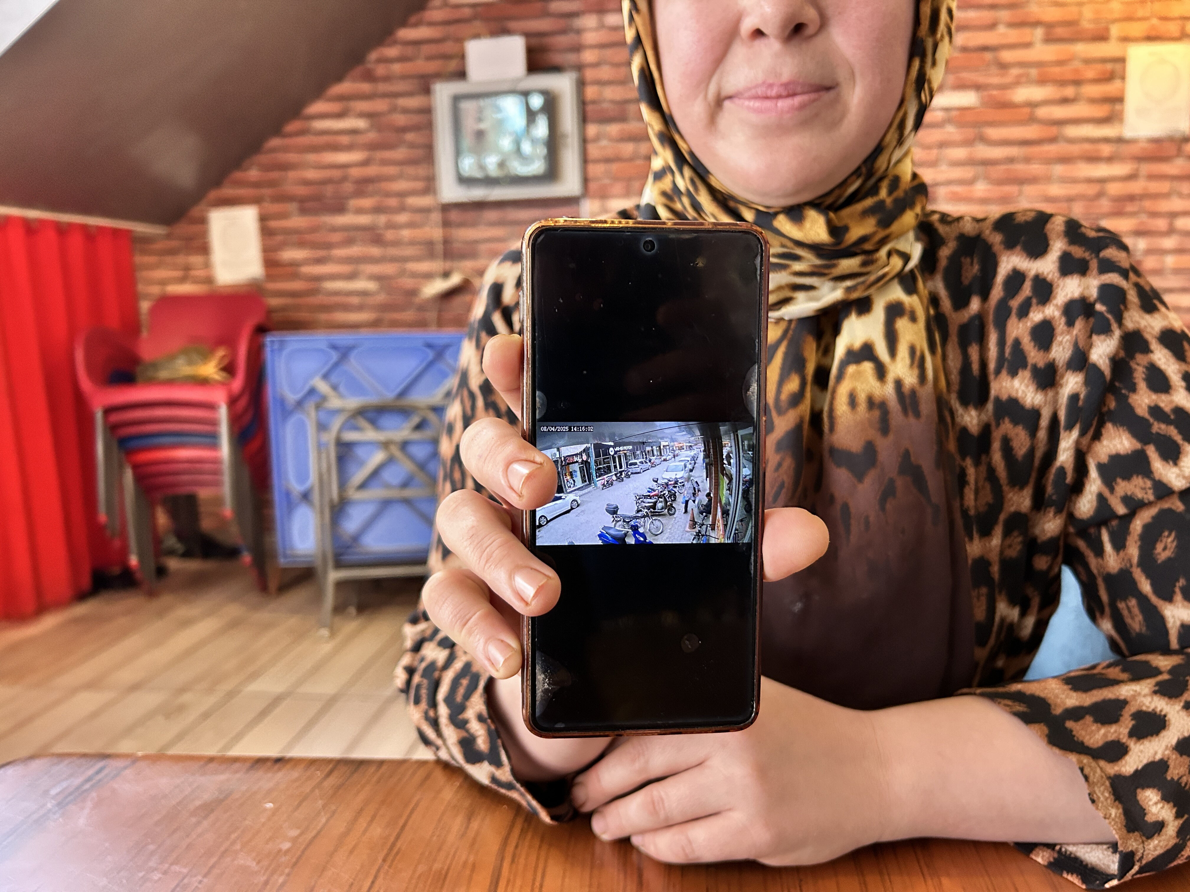 İyi niyeti suistimal etti, hesabı ödemeyip sırra kadem bastı! Verdiği numarada telefonu açan ise... İyi niyeti suistimal etti, hesabı ödemeyip sırra kadem bastı! Verdiği numarada telefonu açan ise... - 4. Resim