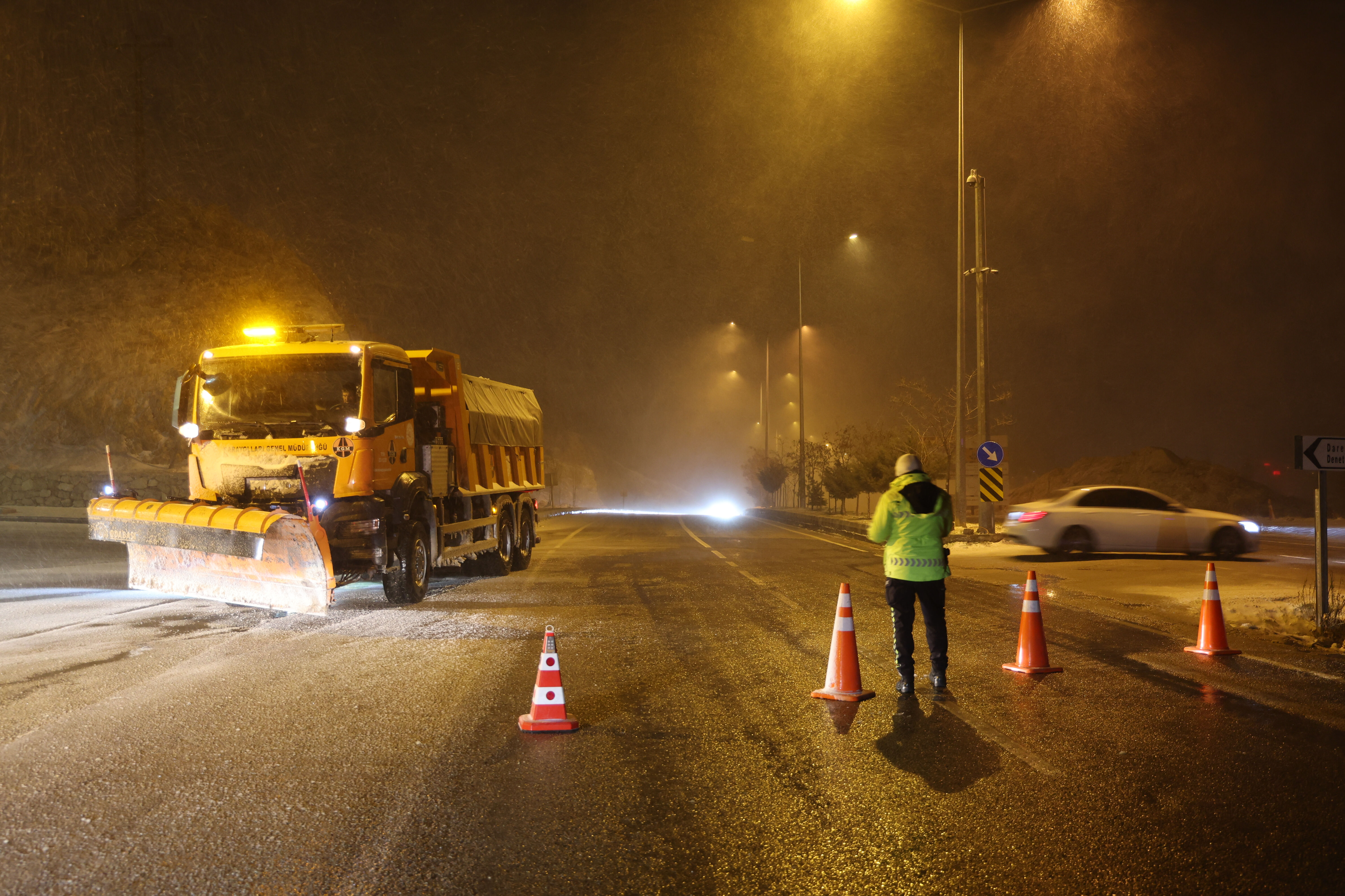 Kar bir anda bastırdı! Birçok kent beyaz örtüye büründü Kar bir anda bastırdı! Birçok kent beyaz örtüye büründü - 3. Resim