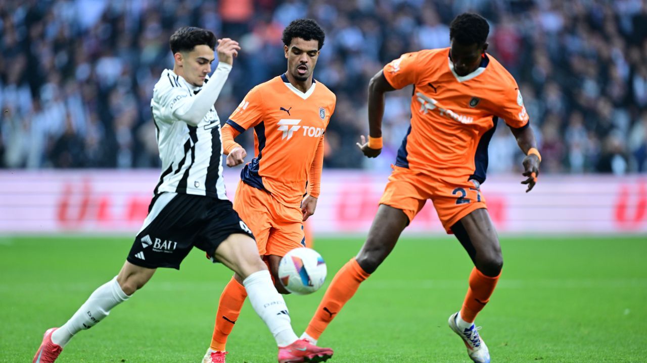 Kartal sarardı soldu! Üçüncülük kovalayan Beşiktaş evinde Başakşehir'e boyun eğdi Dolmabahçe'de hüsran! Beşiktaş kendi evinde Başakşehir'e 2-0 mağlup oldu