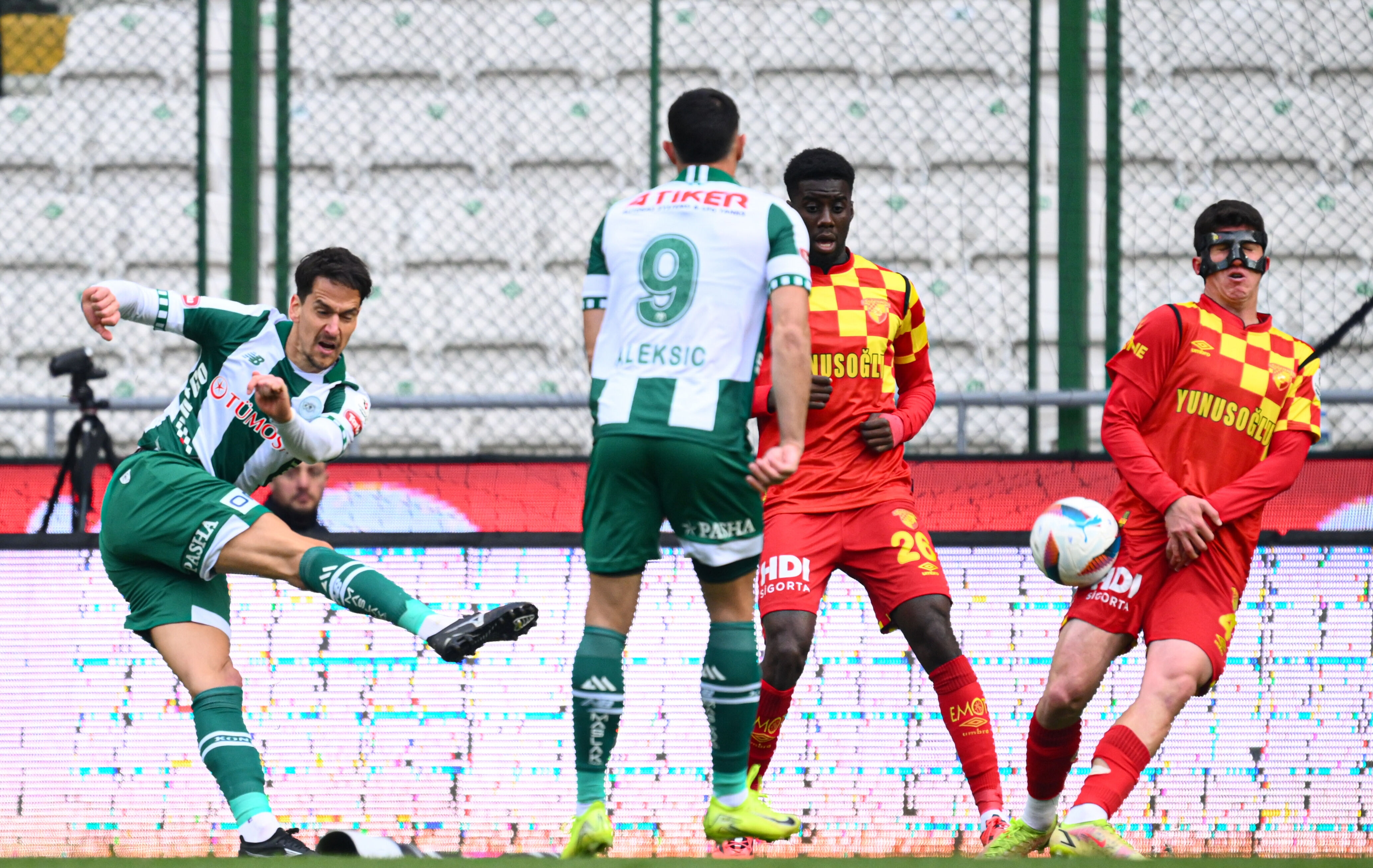 Konyaspor evinde tek golle kazandı! Göztepe 10 maçtır galibiyete hasret Konyaspor evinde tek golle kazandı! Göztepe 10 maçtır galibiyete hasret - 1. Resim