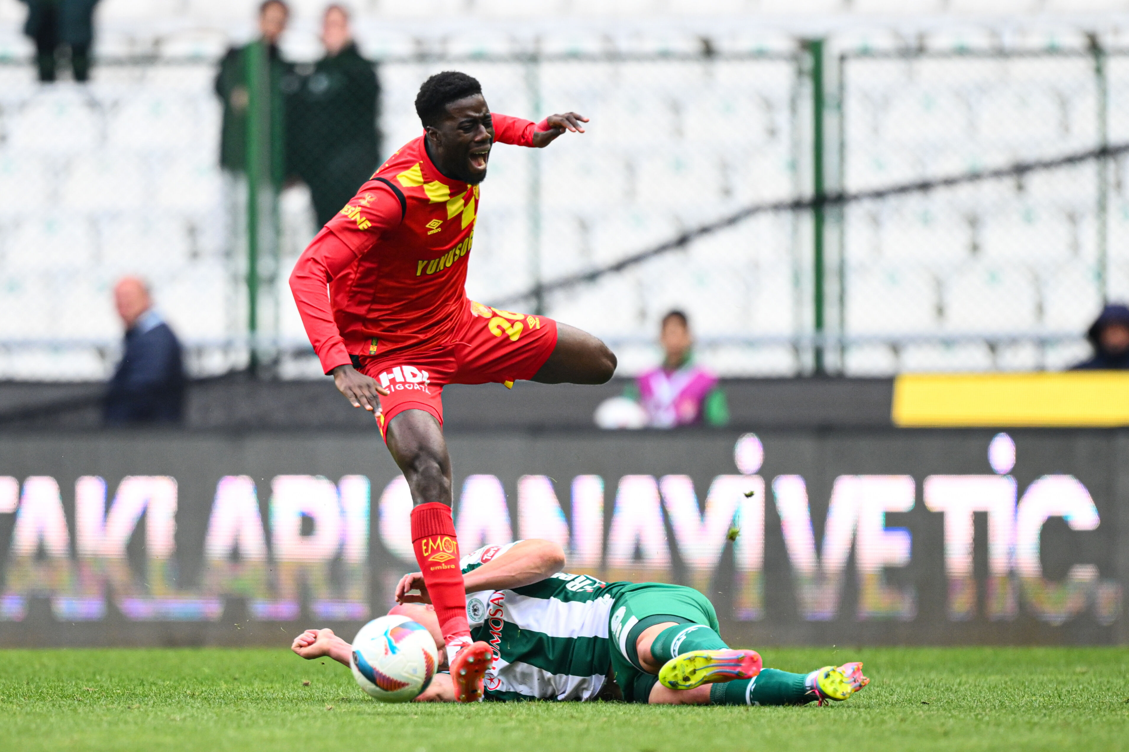 Konyaspor evinde tek golle kazandı! Göztepe 10 maçtır galibiyete hasret Konyaspor evinde tek golle kazandı! Göztepe 10 maçtır galibiyete hasret - 2. Resim