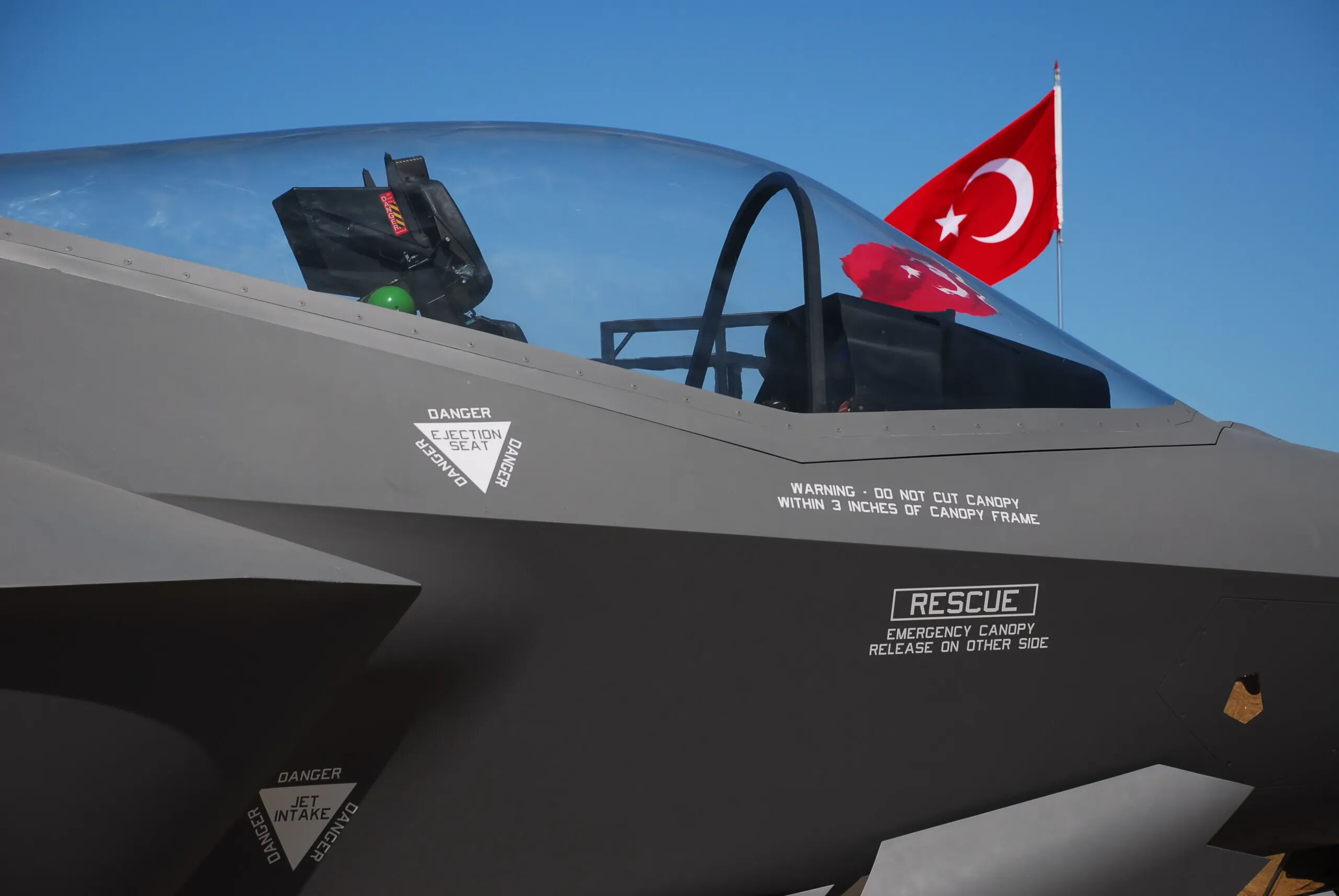 TSK'dan bir ilk! F-35'e havada yakıt ikmali - 1. Resim