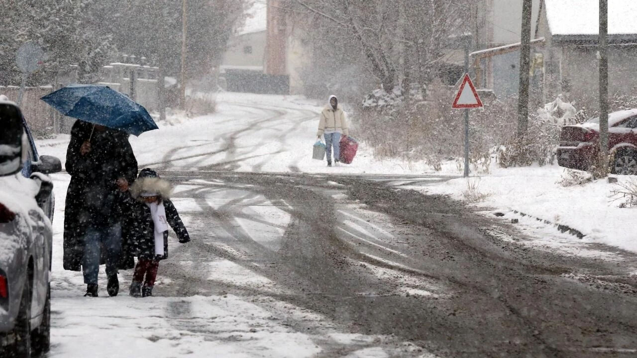 14 Nisan okullar tatil mi? Ankara, Erzurum, Kars ve Bitlis'te okulların tatil durumu merak ediliyor! - 1. Resim