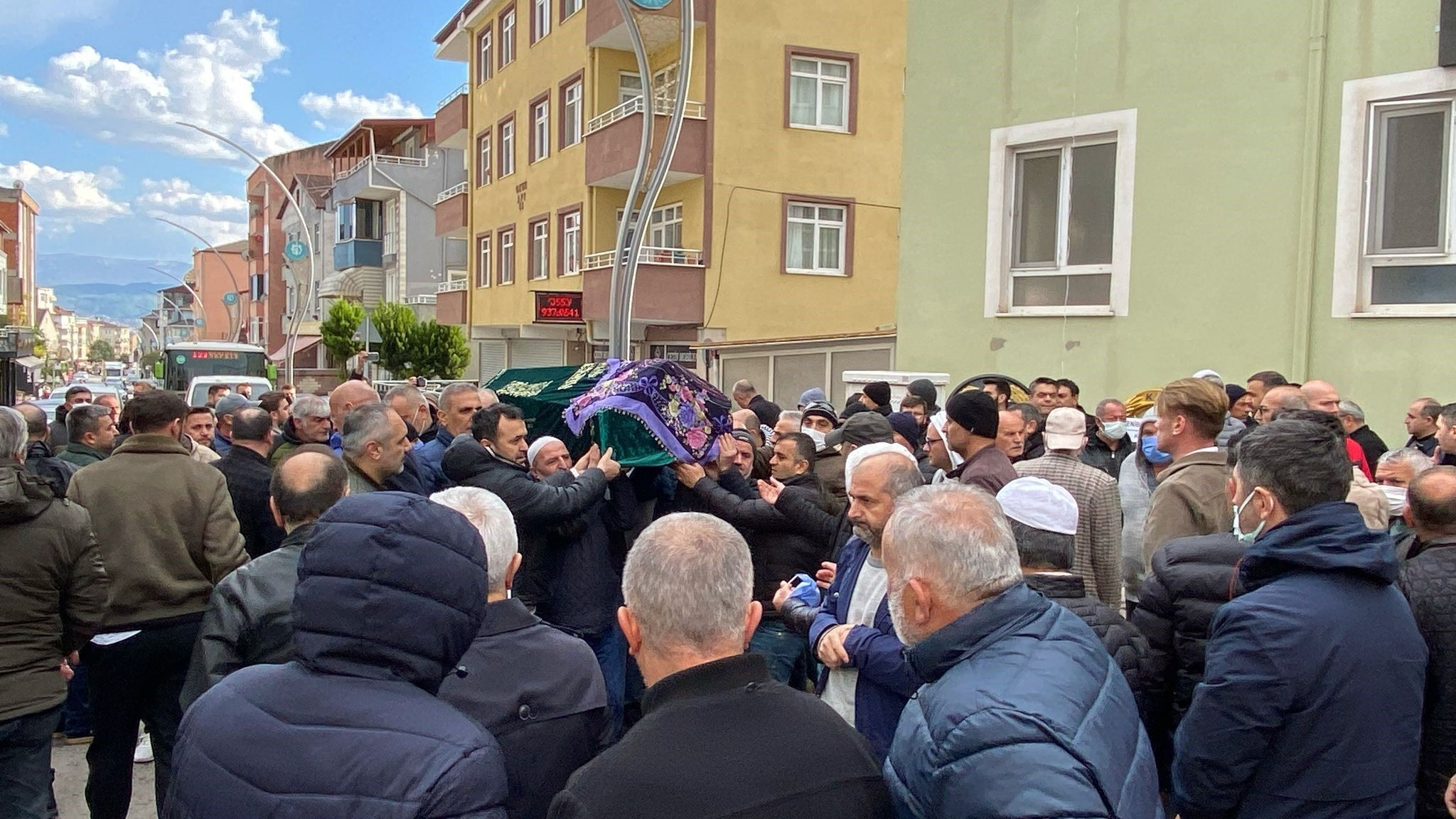 8 yaşındaki İrem 1 haftada hayatını kaybetti: Her şey diz ağrısıyla başladı! Cenazede maske detayı... 8 yaşındaki İrem 1 haftada hayatını kaybetti: Her şey diz ağrısıyla başladı! Cenazede maske detayı... - 1. Resim