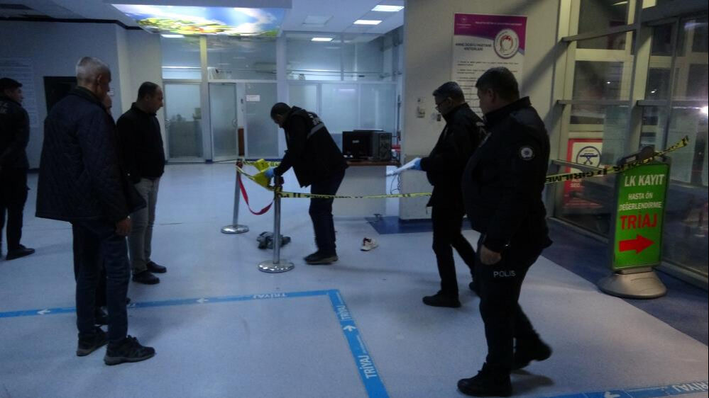 Acil serviste silahlı kavga çıktı! Yaralılar var... Acil serviste silahlı kavga çıktı! Yaralılar var... - 1. Resim