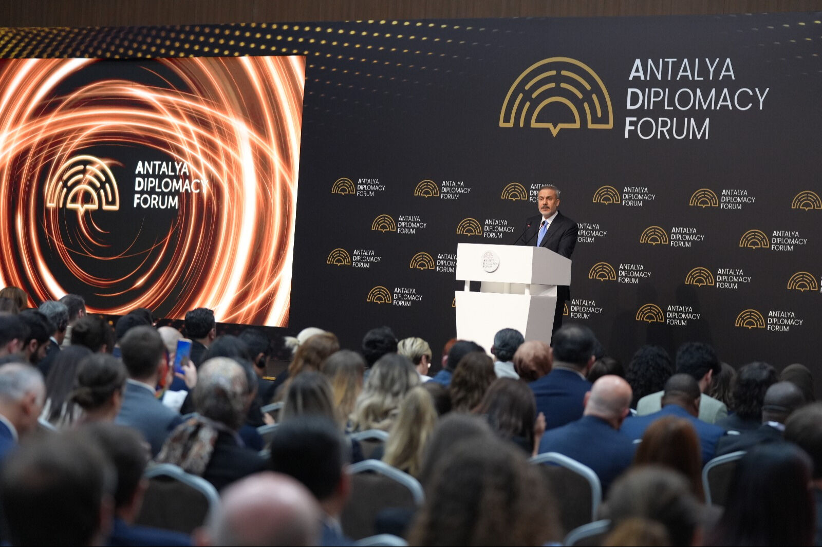 Cumhurbaşkanı Erdoğan-Trump görüşmesi ne zaman? Bakan Fidan, Antalya Diplomasi Forumu'ndan cevap verdi Cumhurbaşkanı Erdoğan-Trump görüşmesi ne zaman? Bakan Fidan, Antalya Diplomasi Forumu'ndan cevap verdi - 1. Resim