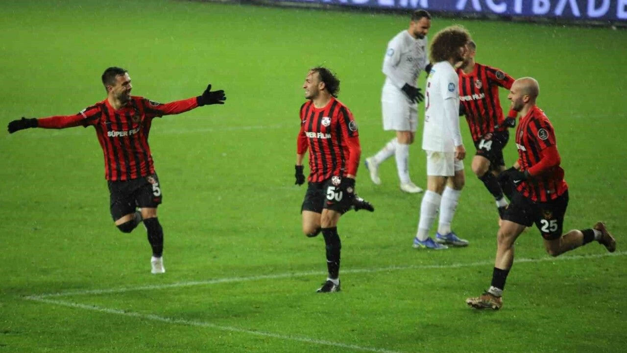 Gaziantep FK - Hatayspor maçı hangi kanalda, saat kaçta? Maçın hakemi Ali Şansalan oldu! Gaziantep FK - Hatayspor maçı hangi kanalda, saat kaçta? Maçın hakemi Ali Şansalan oldu! - 2. Resim