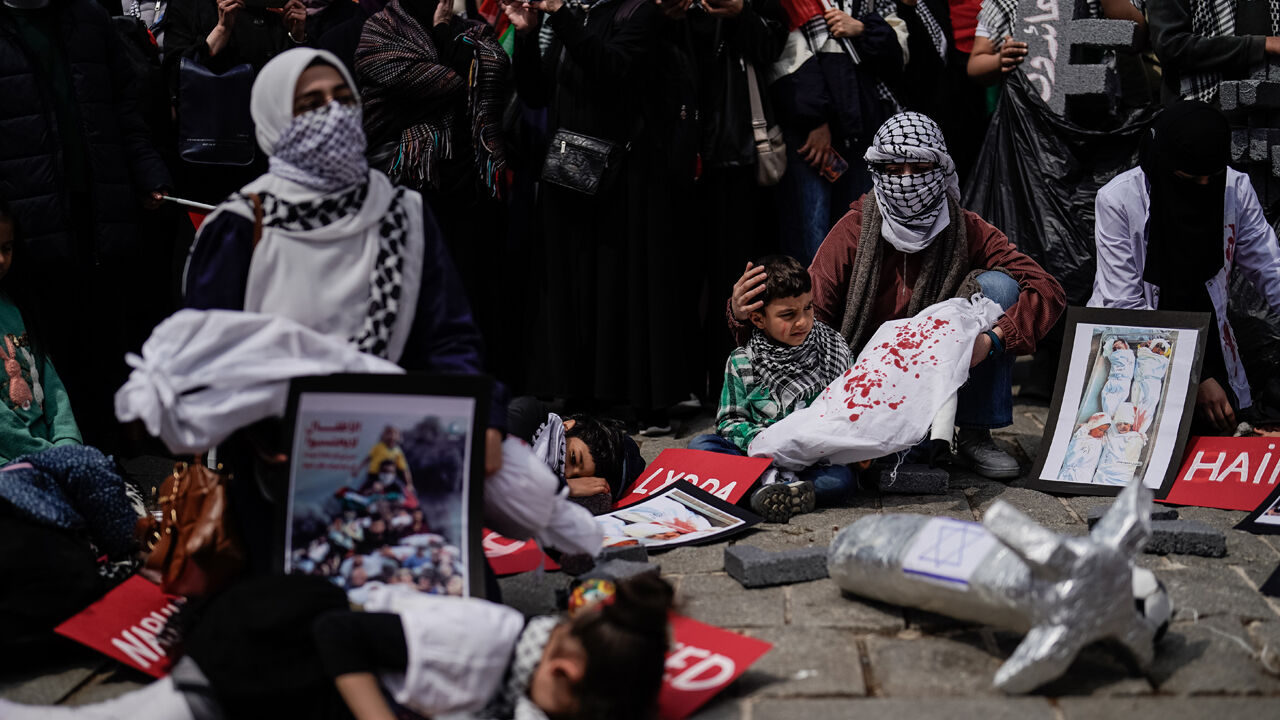 İstanbul'da binlerce kişi, İsrail soykırımına karşı tek yürek oldu:  İstanbul'da binlerce kişi, İsrail soykırımına karşı tek yürek oldu: