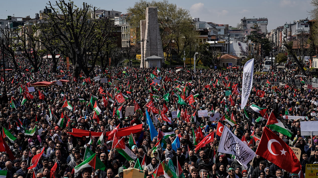 İstanbul'da binlerce kişi, İsrail soykırımına karşı tek yürek oldu:  İstanbul'da binlerce kişi, İsrail soykırımına karşı tek yürek oldu: