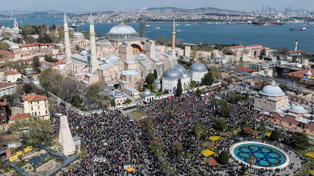 İstanbul'da binlerce kişi, İsrail soykırımına karşı tek yürek oldu:  İstanbul'da binlerce kişi, İsrail soykırımına karşı tek yürek oldu: