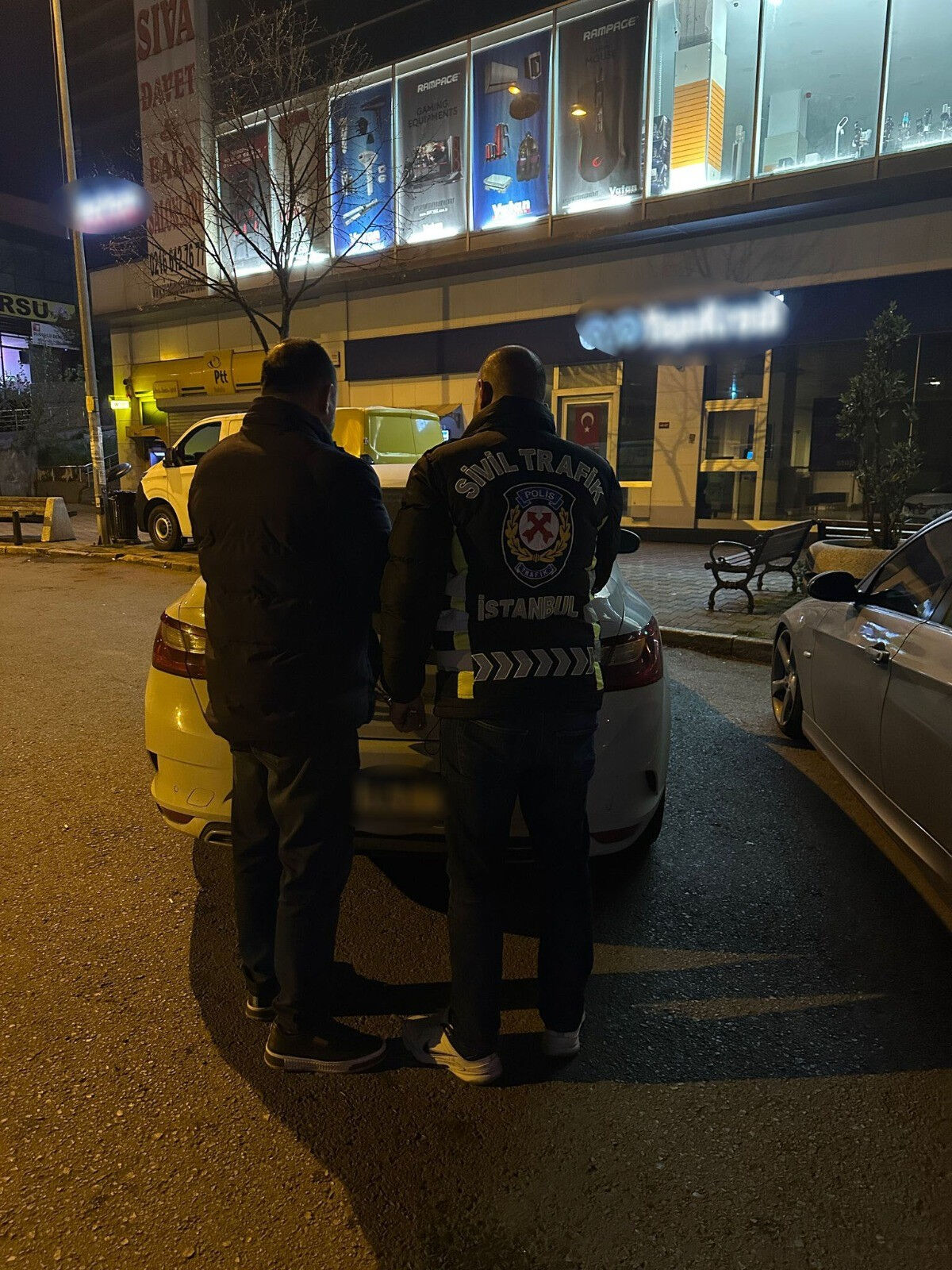 İstanbul'da maganda dehşeti! Her şey küçük kızın gözü önünde oldu: Bir gün kafana sıkarlar İstanbul'da maganda dehşeti! Her şey küçük kızın gözü önünde oldu: Bir gün kafana sıkarlar - 2. Resim