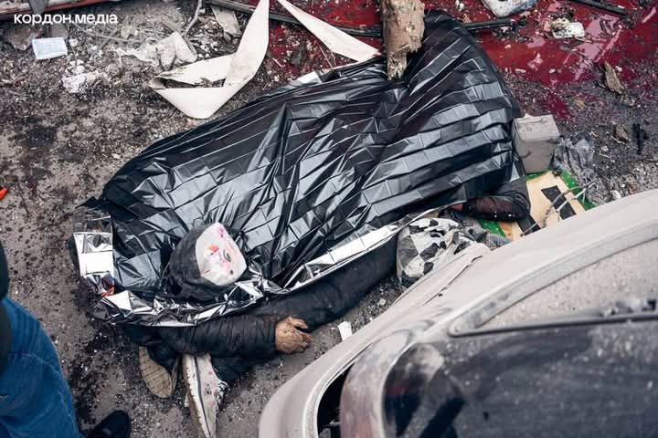 Rus füzesi şehir merkezine düştü! Ukrayna'nın Sumy kentinde can kaybı artıyor - 1. Resim