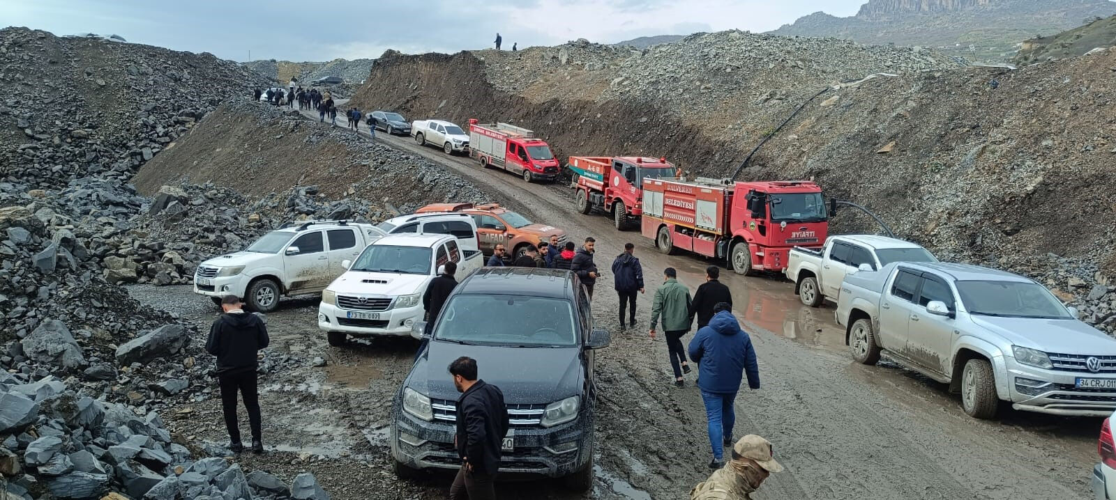 Şırnak Serhat Olcay'ın ölümünü konuşuyor: Yüzlerce kişi hastaneye koştu Şırnak Serhat Olcay'ın ölümünü konuşuyor: Yüzlerce kişi hastaneye koştu - 1. Resim