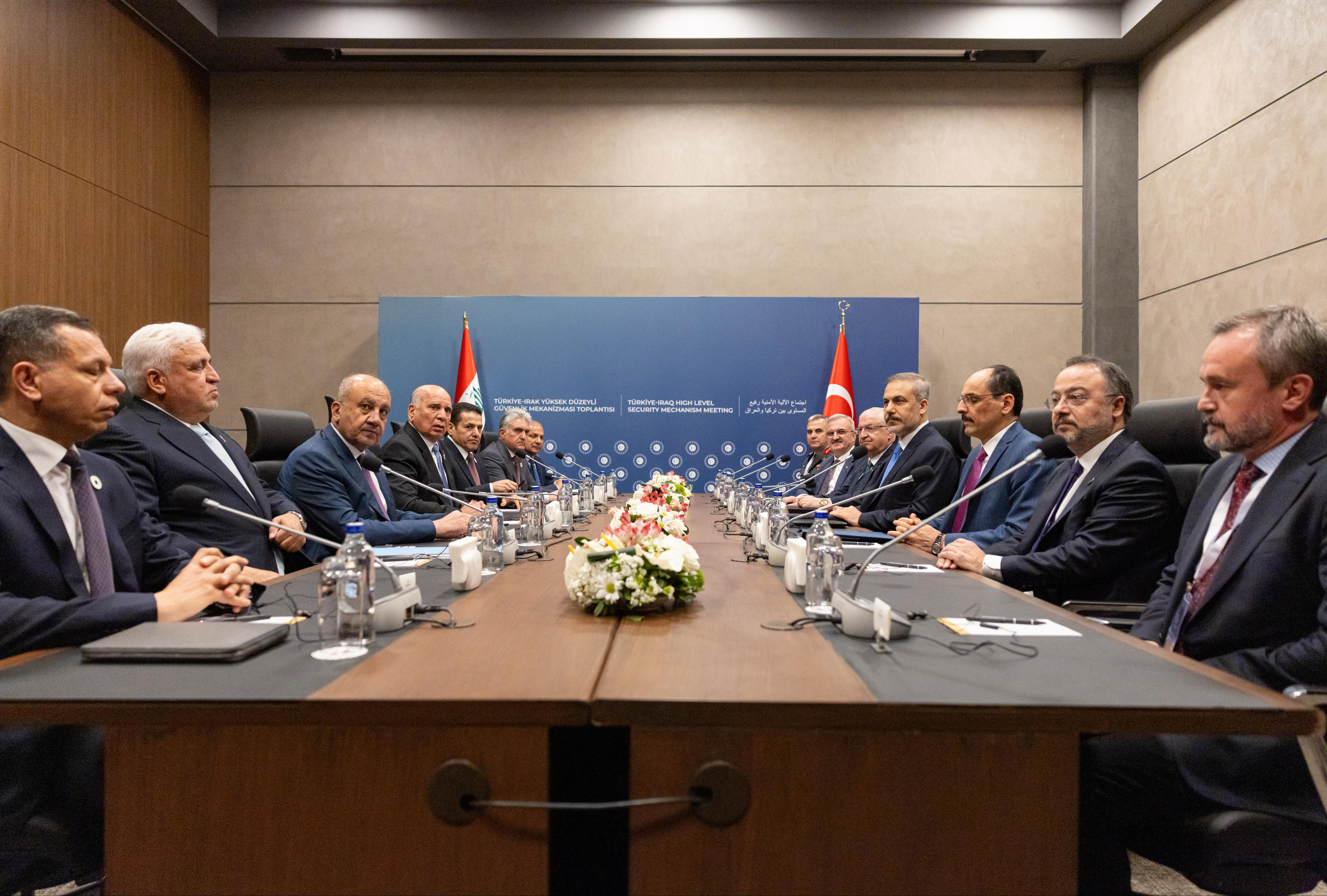 Türkiye ve Irak'tan ortak güvenlik bildirisi: Öcalan'ın silah bırakma çağrısı uygulansın Türkiye ile Irak'tan ortak güvenlik bildirisi: Öcalan'ın silah bırakma çağrısı uygulansın - 1. Resim