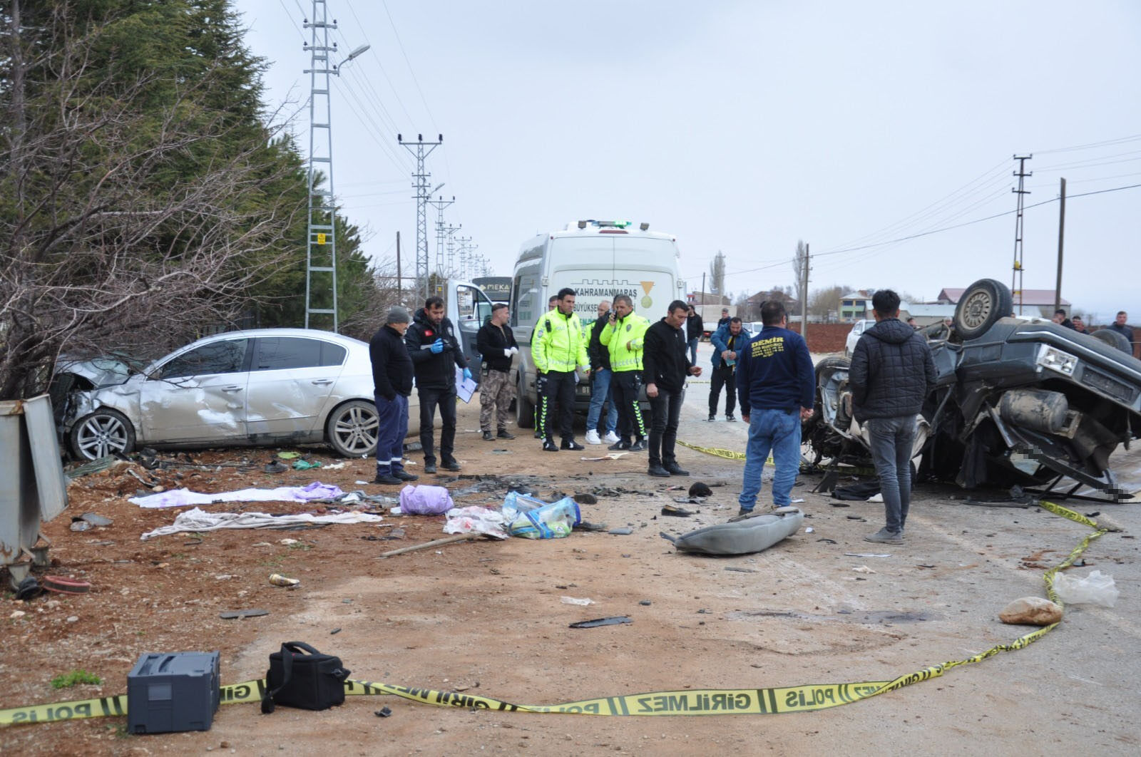 Baba ve oğul korkunç bir kazaya karıştı! Ölü ve yaralılar var - 3. Resim