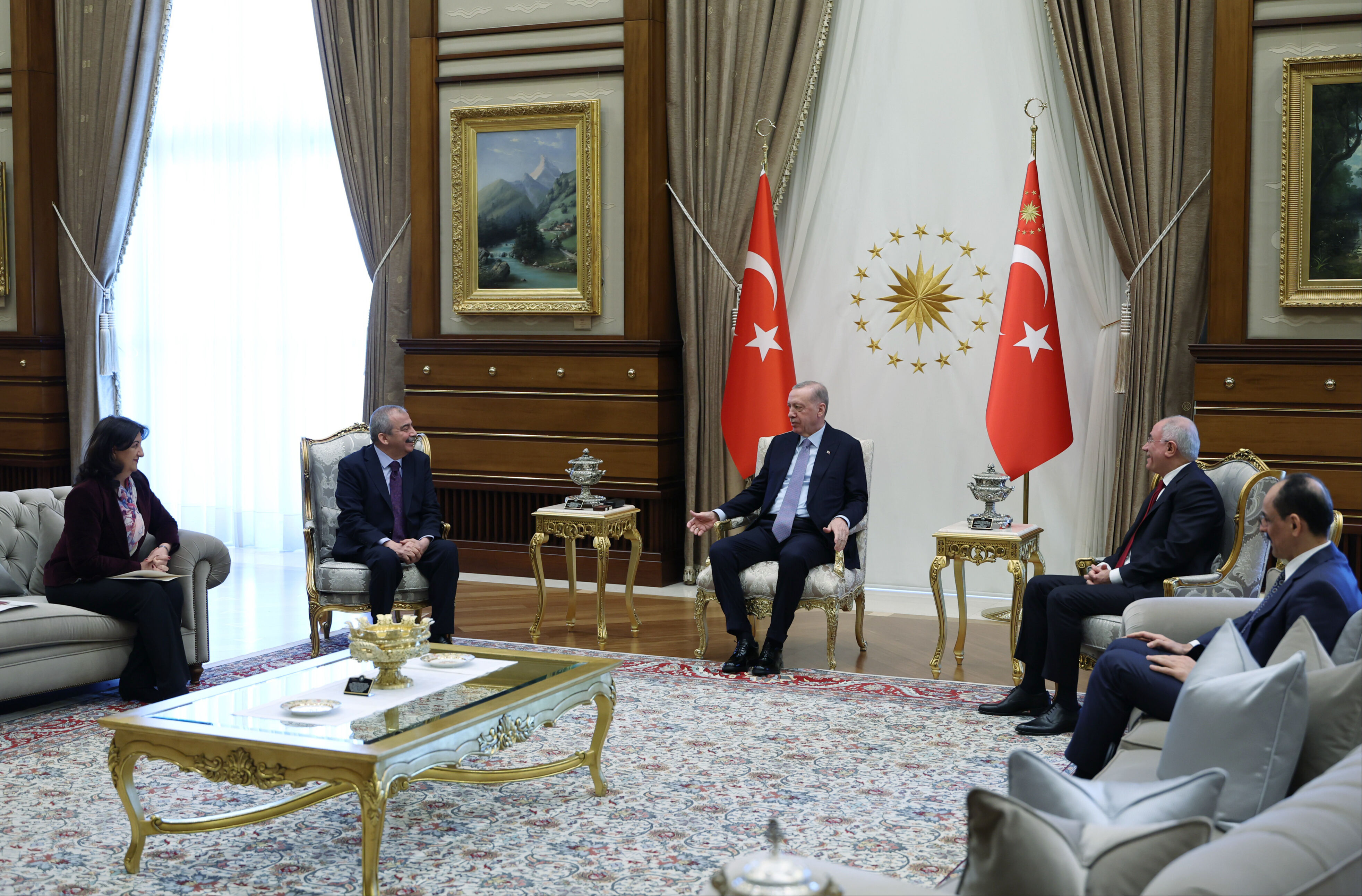 Cumhurbaşkanı Erdoğan-DEM Parti heyeti görüşmesinde ne konuşuldu? Cumhurbaşkanı Erdoğan-DEM Parti heyeti görüşmesinde ne konuşuldu? - 1. Resim