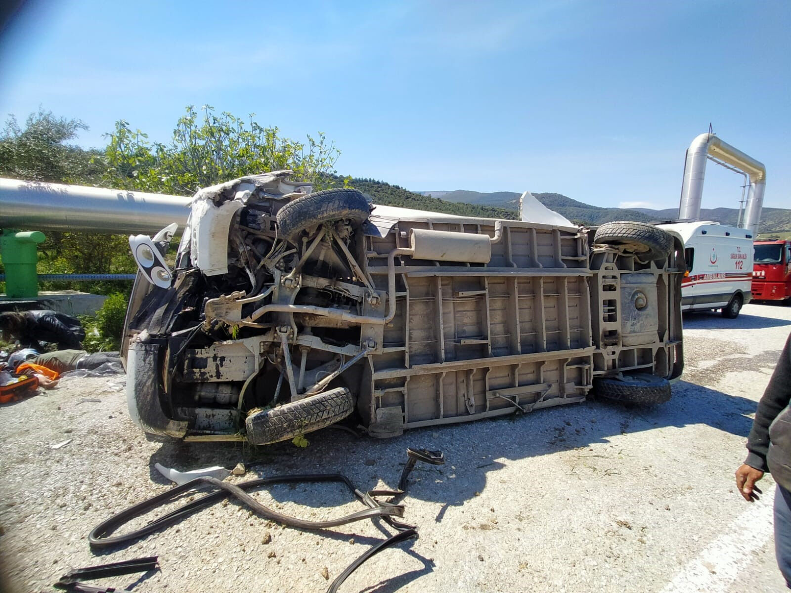 Denizli'de işçi servisi devrildi! Çok sayıda yaralı var Denizli'de işçi servisi devrildi! Çok sayıda yaralı var - 1. Resim